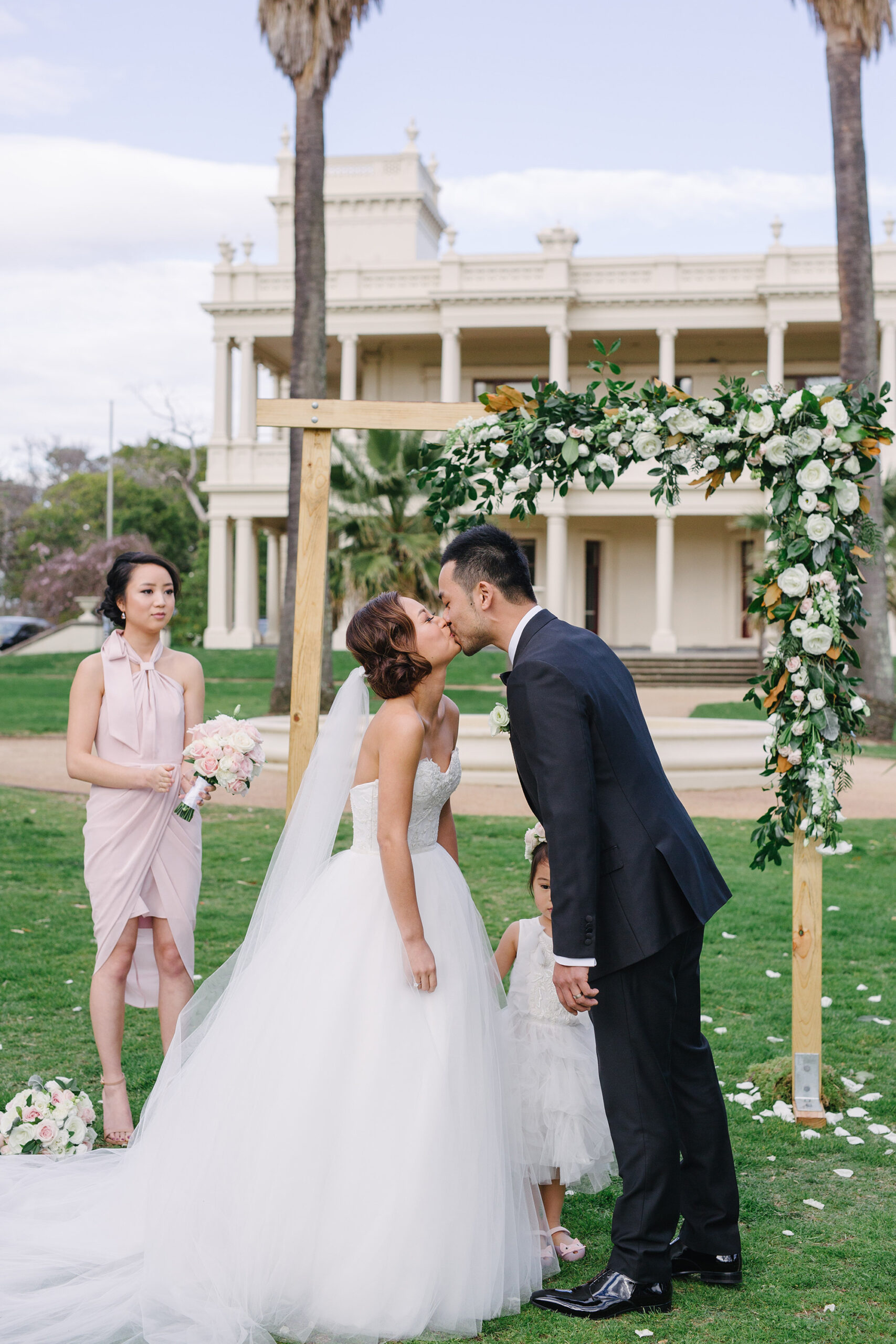 Eve_Phuc_Modern-Elegant-Wedding_Madeleine-Chiller-Photography_SBS_020