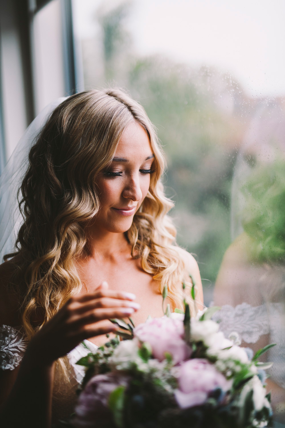 Holly_Jesse_Romantic-Rustic-Wedding_Lavan-Photography_007