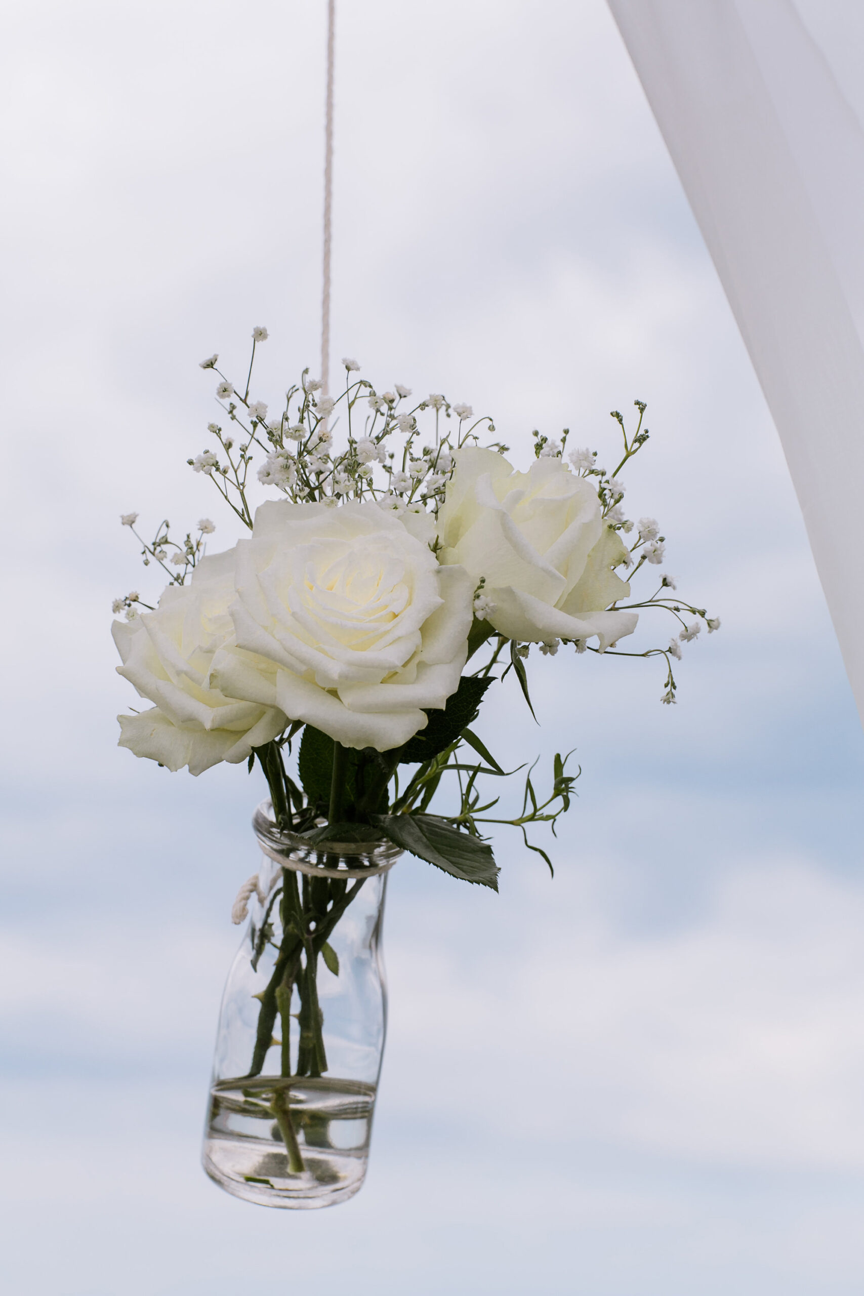 Jen_Mat_Rustic-Floral-Wedding_017