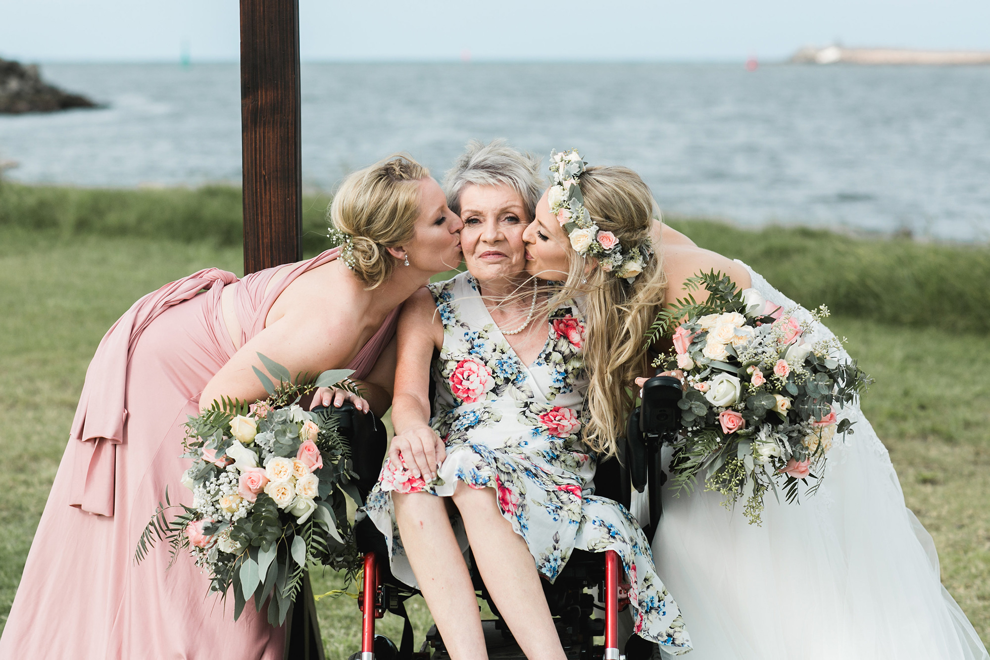 Jen_Mat_Rustic-Floral-Wedding_031
