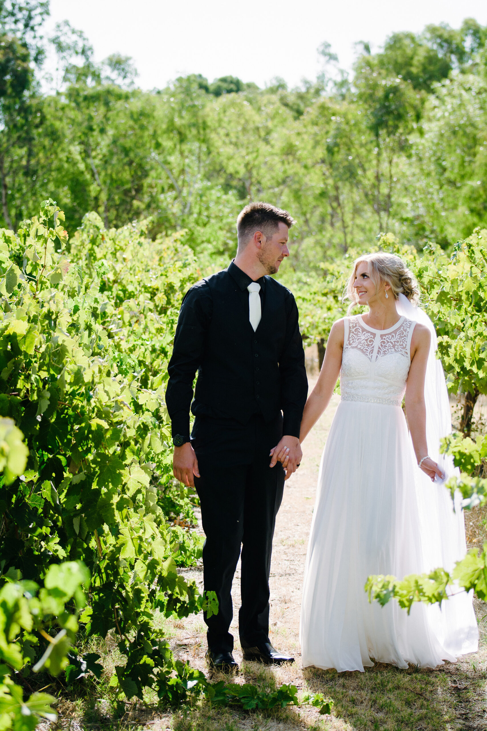 Jessica_Daniel_Rustic-Vineyard-Wedding_032