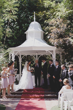 Jessica_Patrick_Vintage-Garden-Wedding_309_039