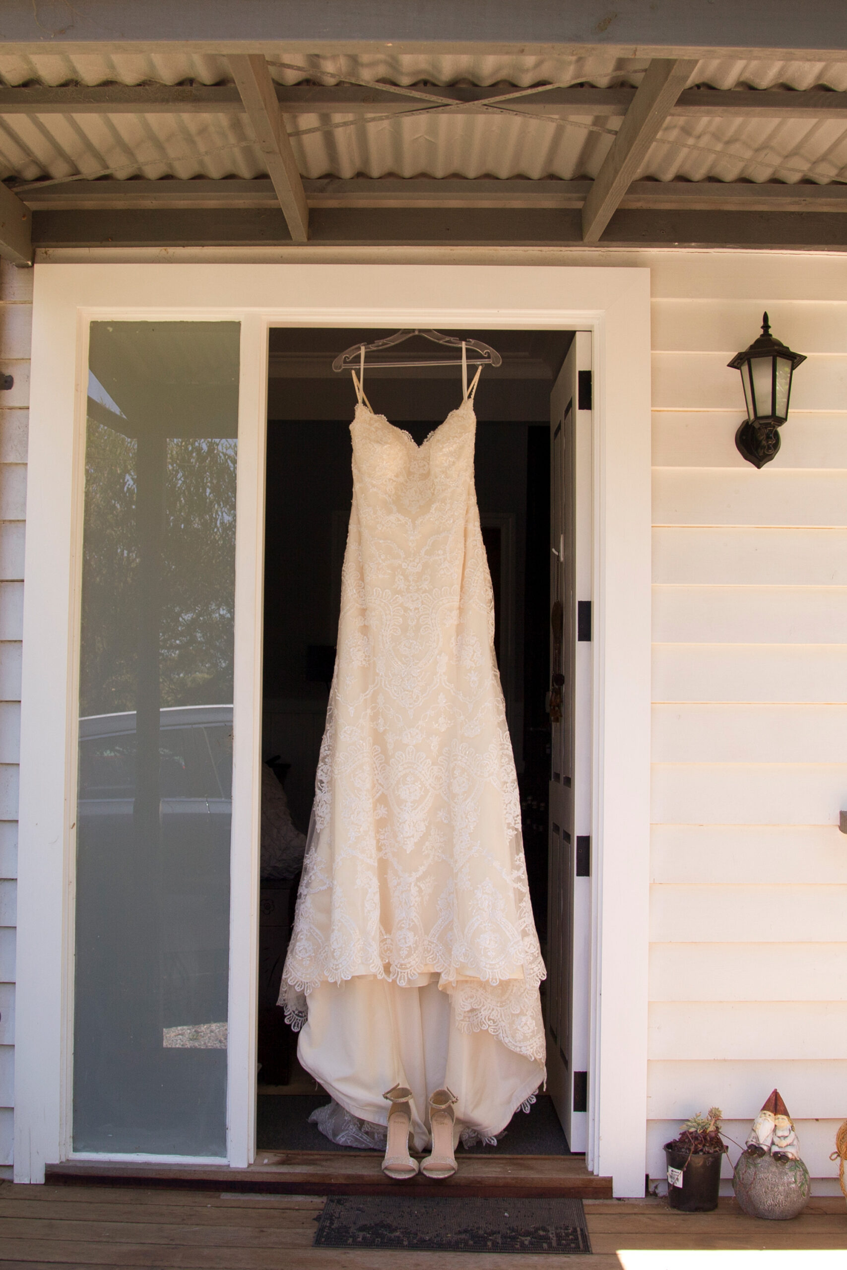 Jessica_Rob_Boho-Rustic-Wedding_Natalie-Robertson-Photography_SBS_004