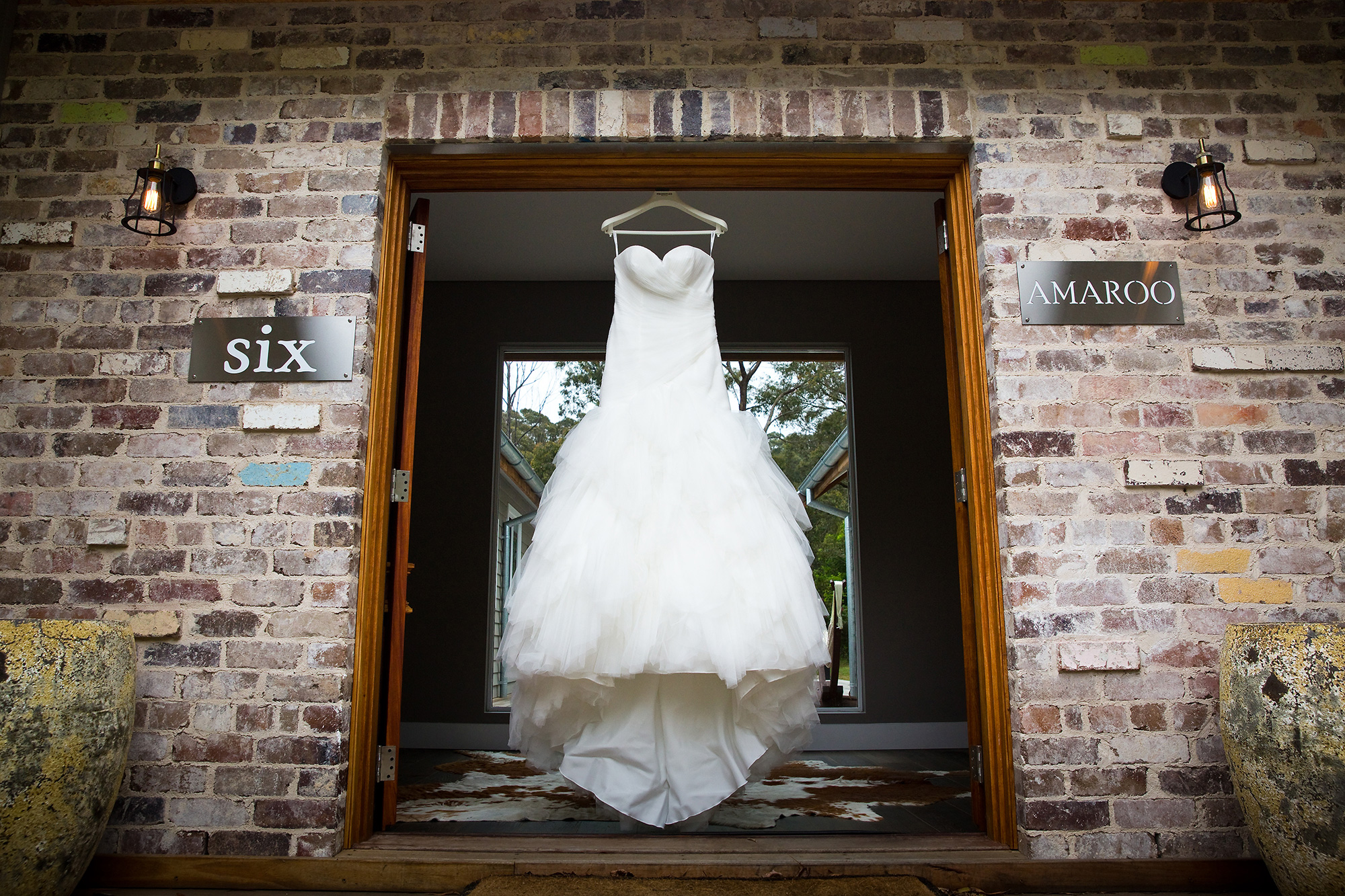 Jessie_Adam_Modern-White-Wedding_McKay-Photography_008