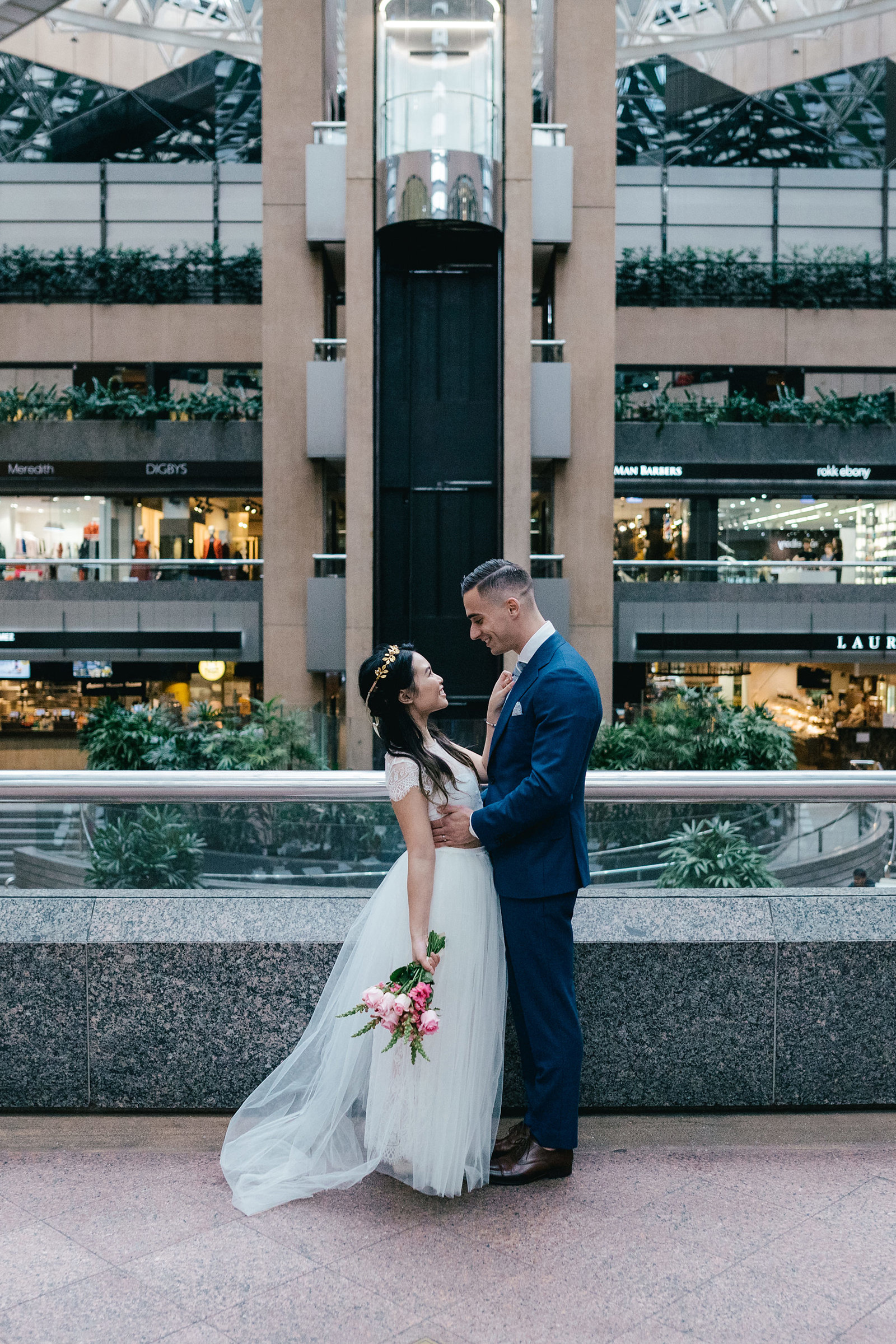 Jojo Luis Romantic City Wedding Kenneth Lim Photographer SBS 045