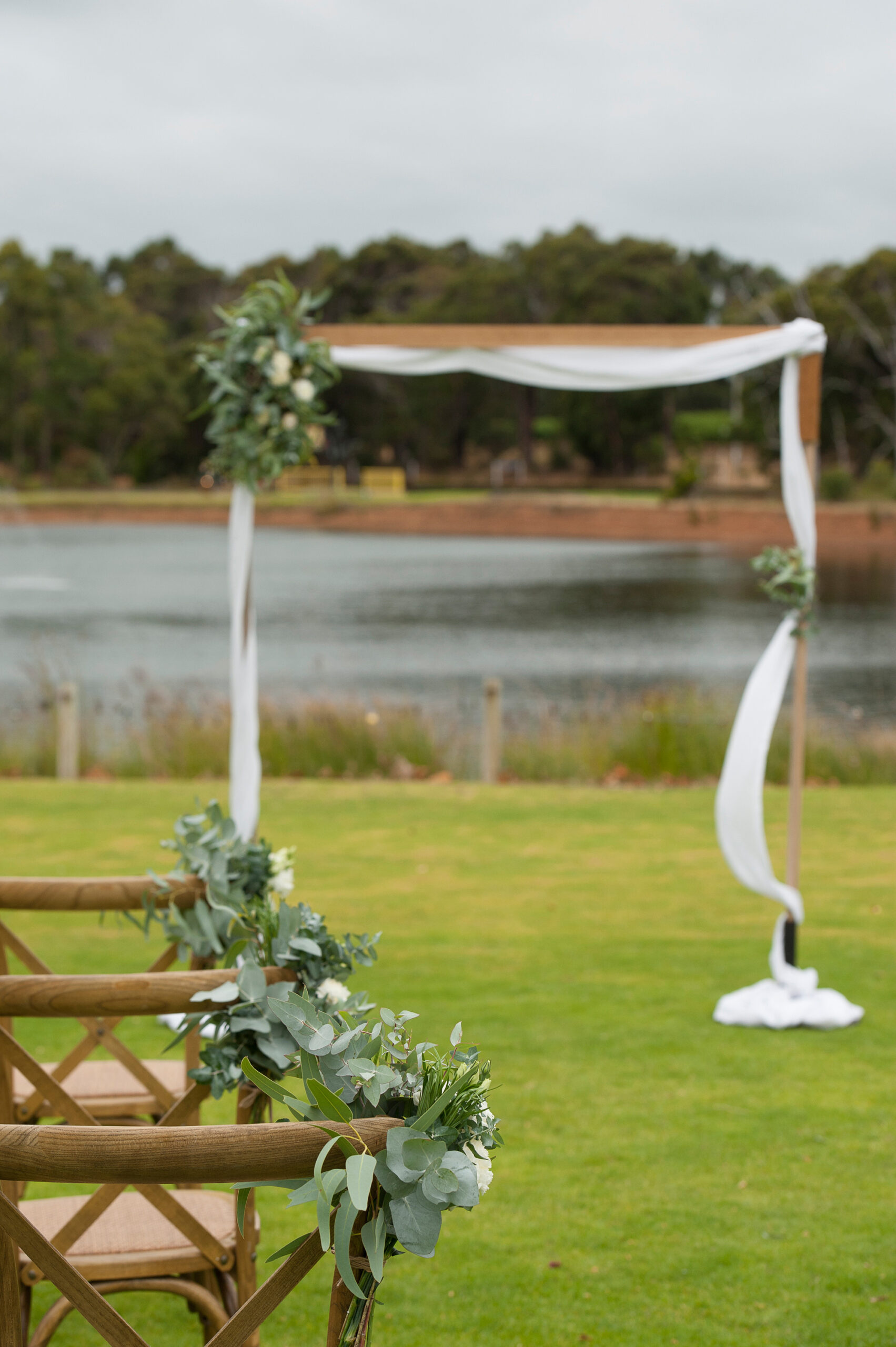 Kayley_Scott_Country-Vineyard-Wedding_018