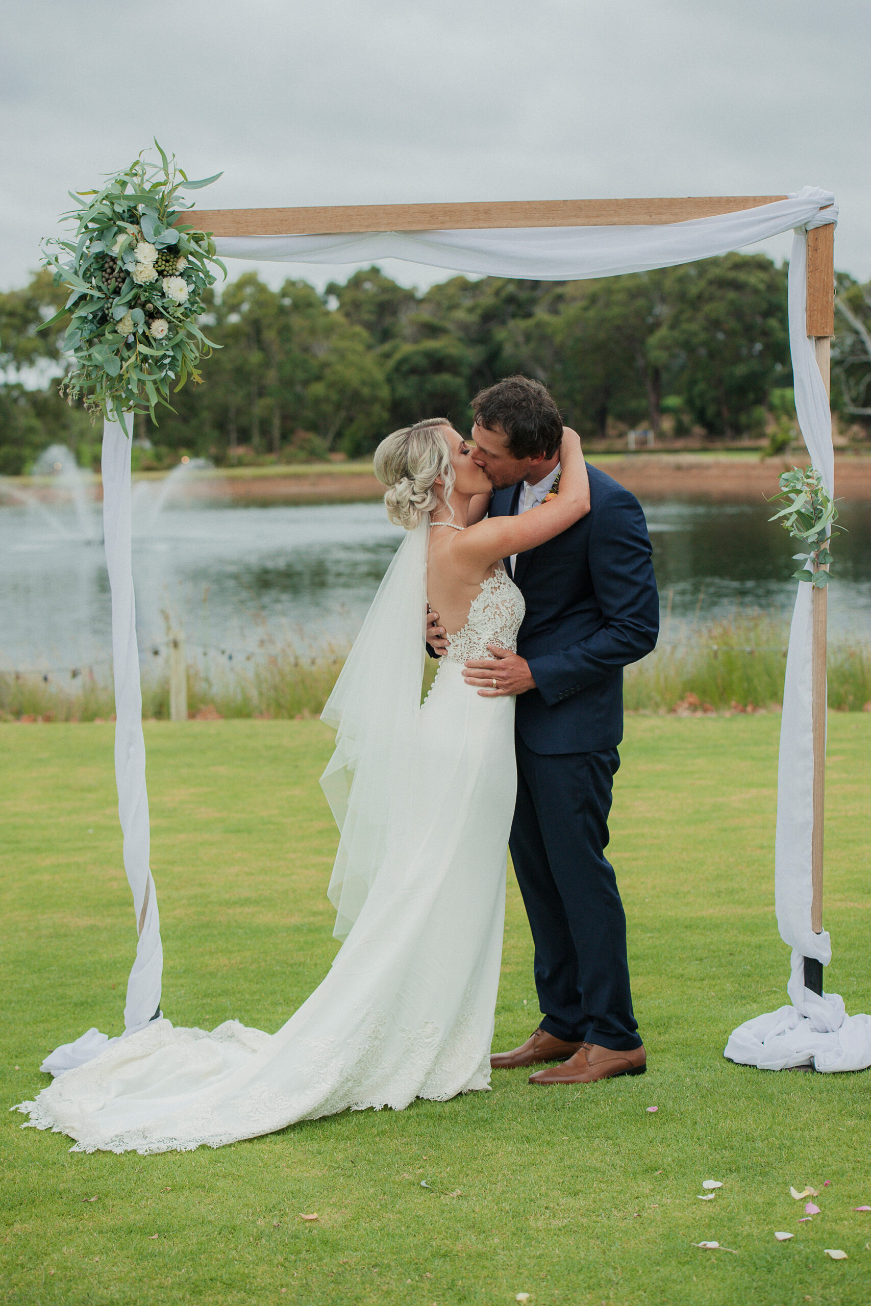 Kayley_Scott_Country-Vineyard-Wedding_SBS_017