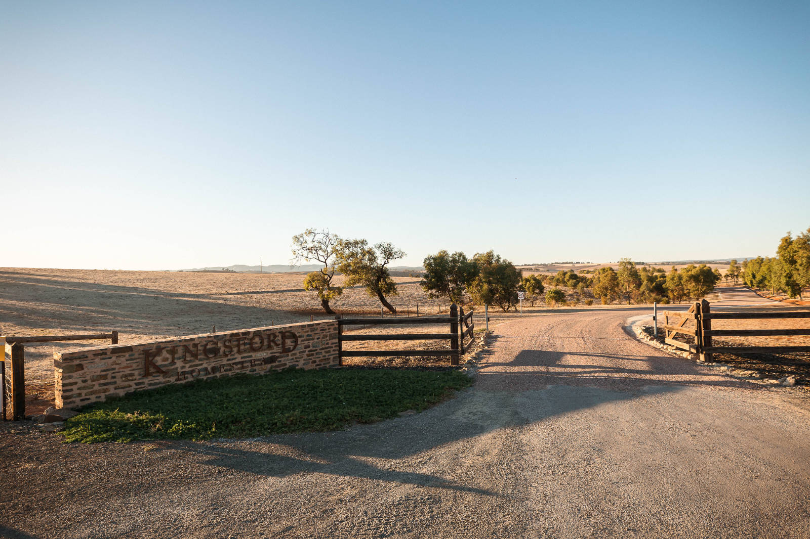 Luxury Barossa Valley wedding for Firlie and Raegan at The Kingsford Barossa. Photos by James Field Photography.