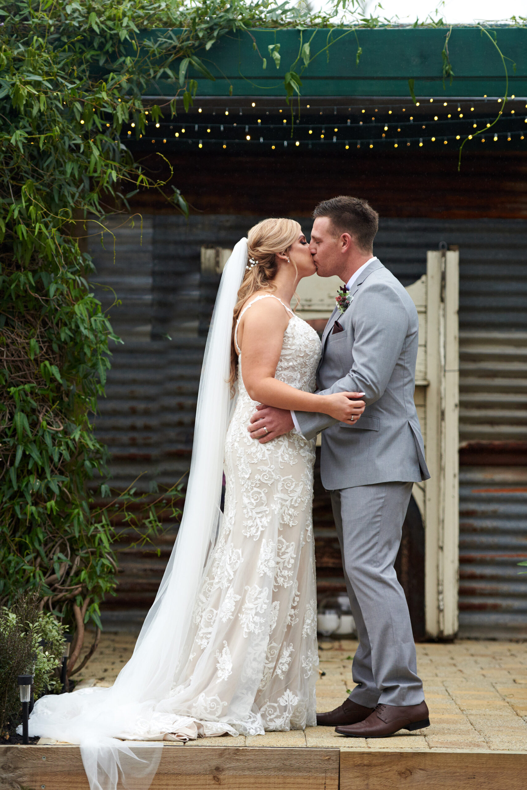 Kobhi_Andrew_Rustic-Vintage-Wedding_The-Love-Story_SBS_015