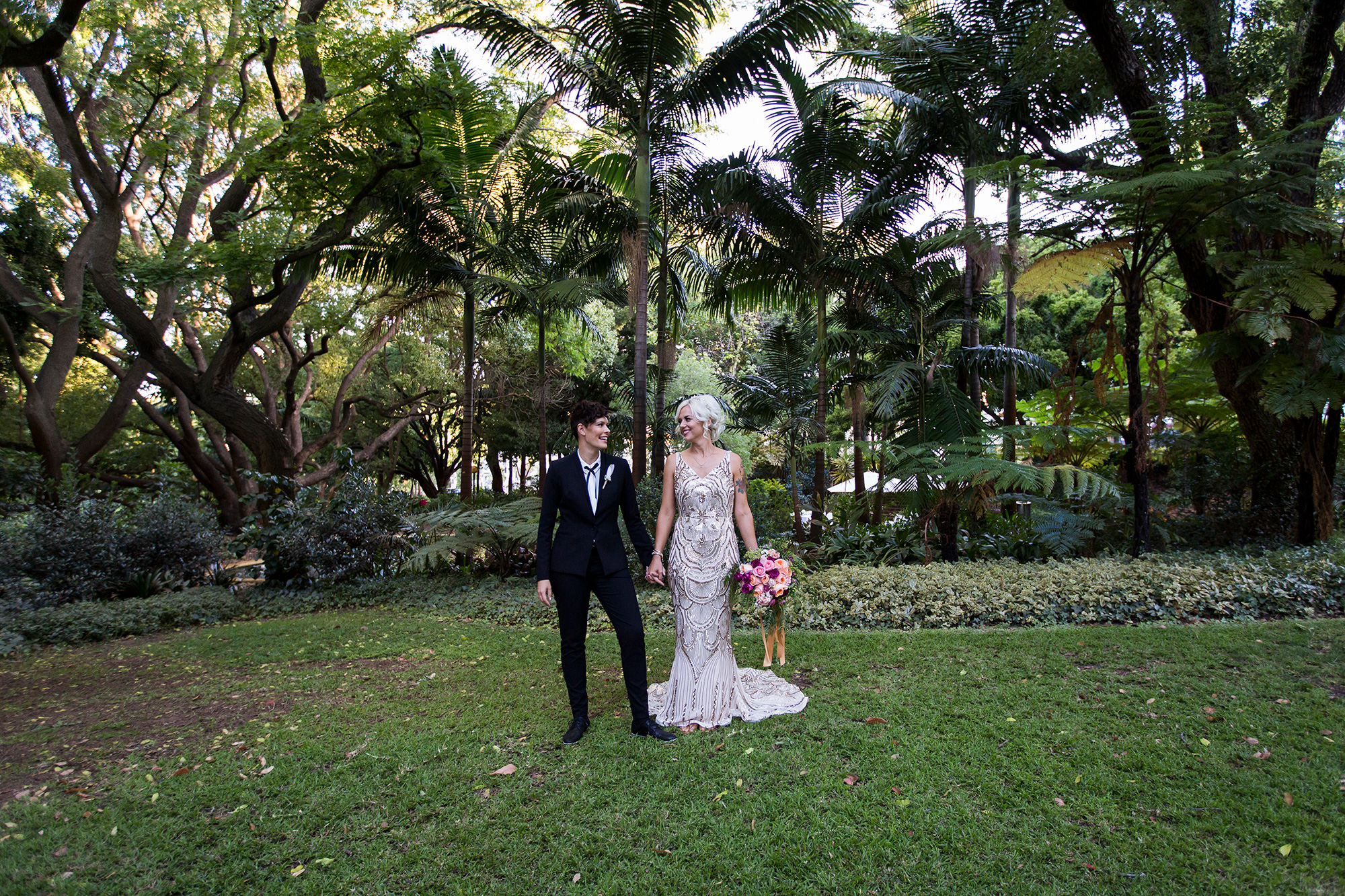 Lauren_Erin_Elegant-Garden-Wedding_Sara-Hannagan-Photography_020