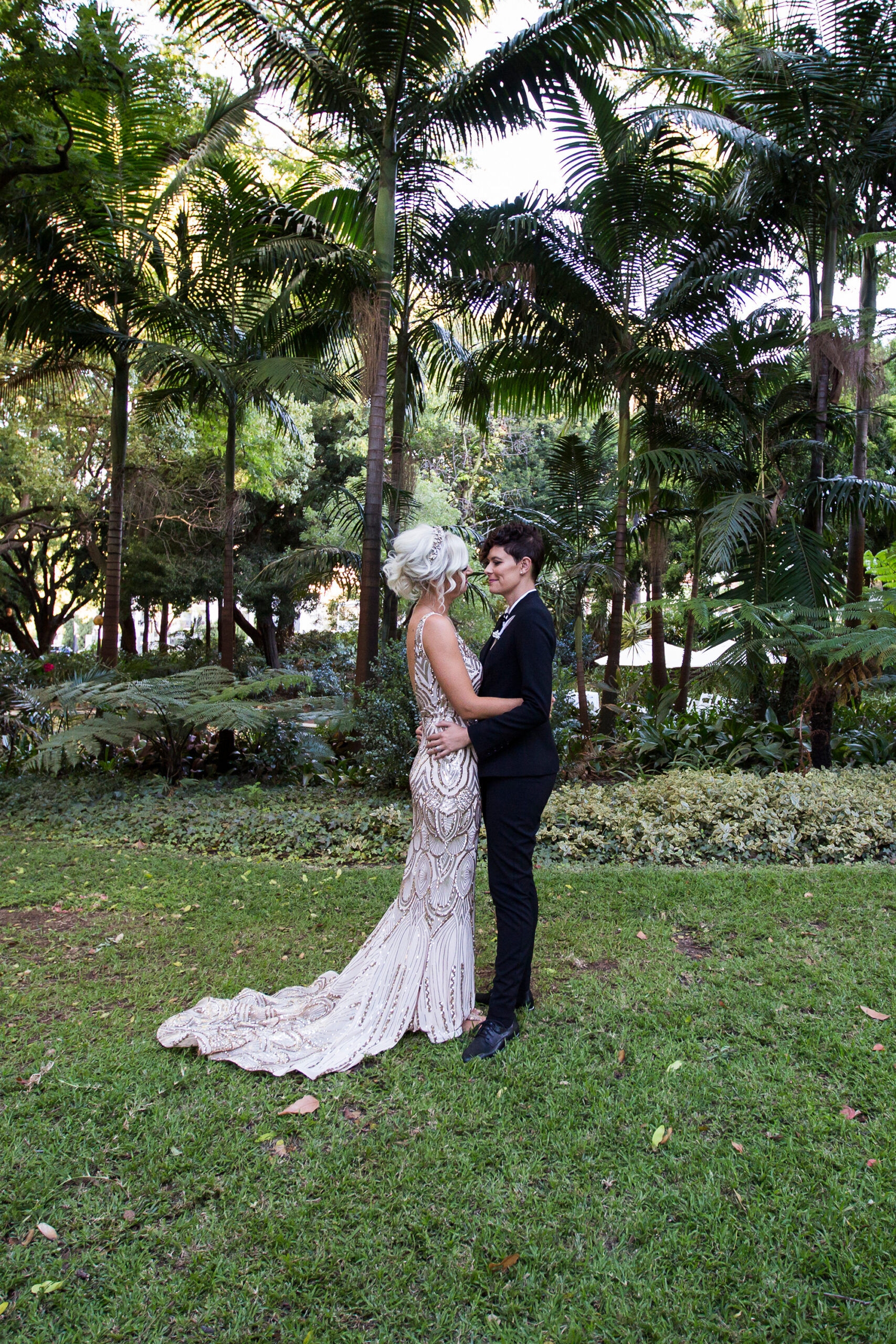 Lauren_Erin_Elegant-Garden-Wedding_Sara-Hannagan-Photography_SBS_013