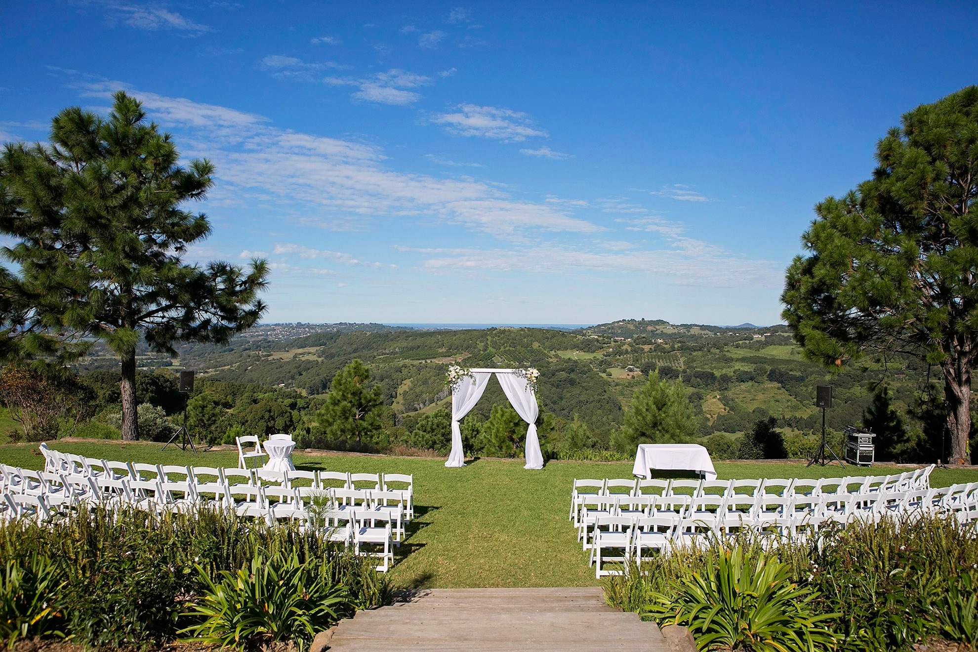 Louise_Matt_Romantic-Outdoor-Wedding_010