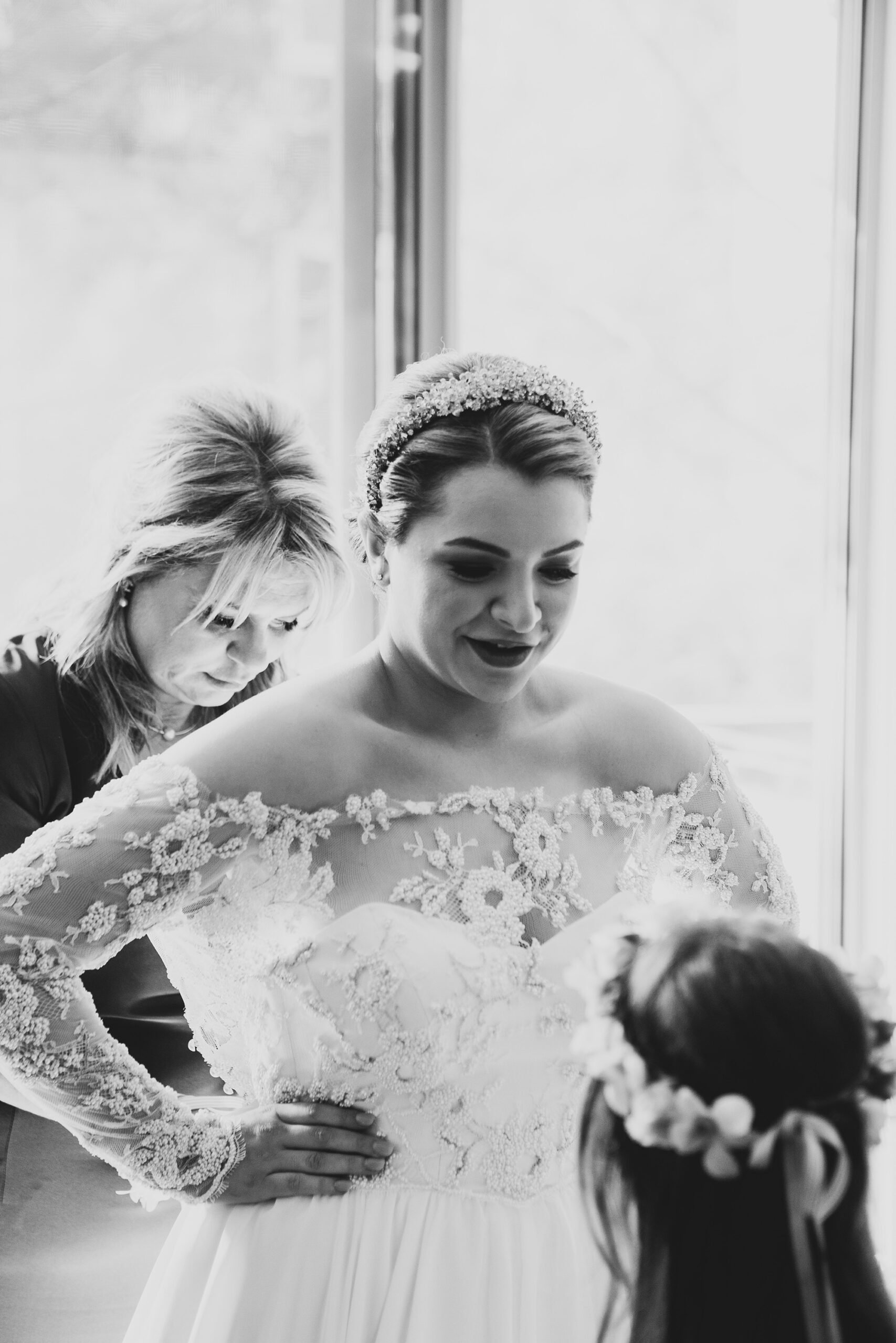 Nicole_James_Elegant-Wedding_Madeleine-Chiller-Photography_009
