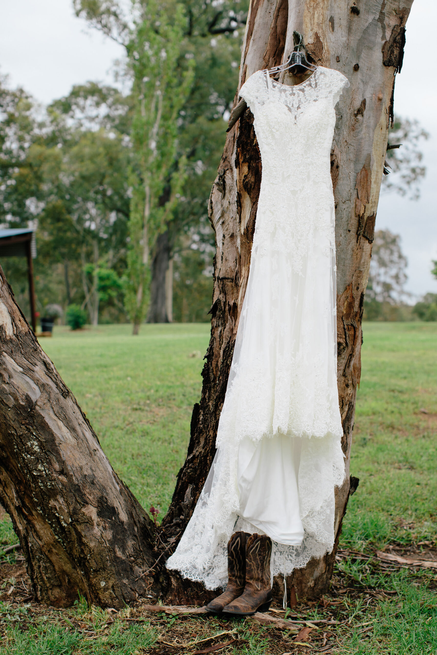 Rebecca_James_Rustic-Vineyard-Wedding_001