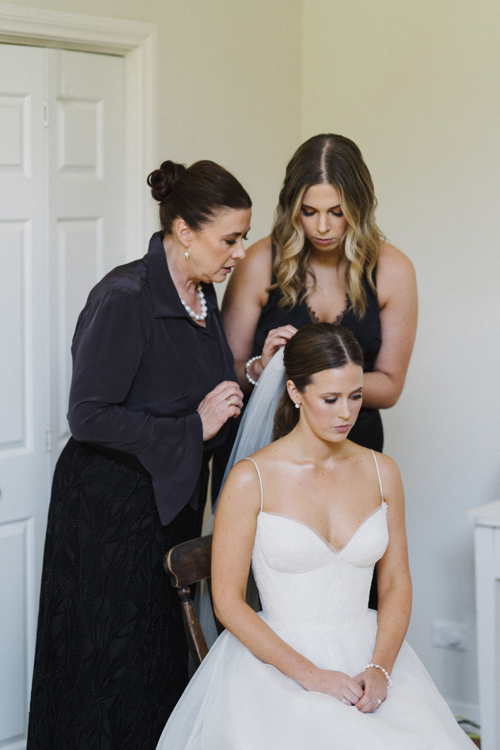 Rosannah Cameron Elegant Barn Wedding Thomas Stewart Photography SBS 008 scaled