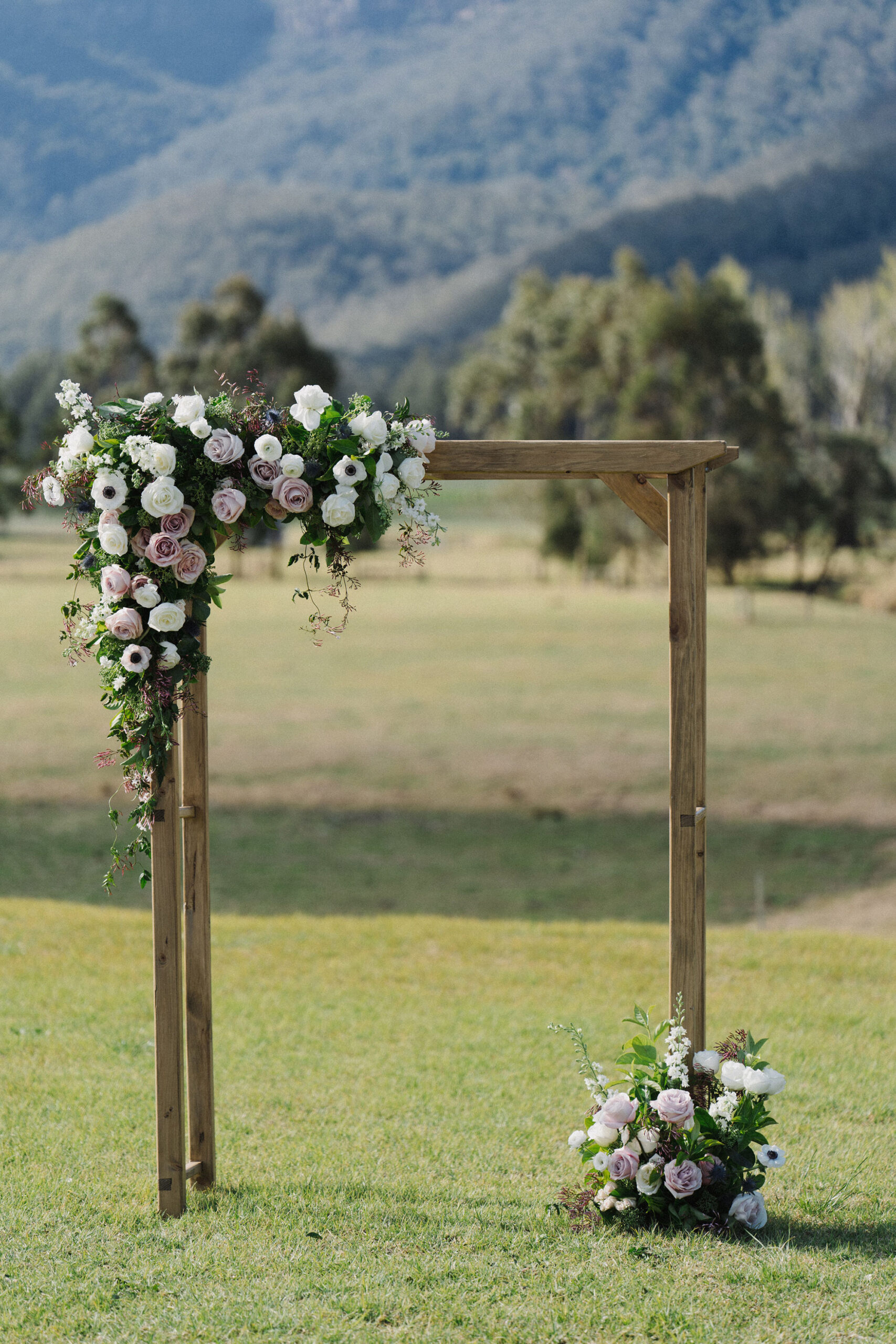 Rosannah Cameron Elegant Barn Wedding Thomas Stewart Photography SBS 012 scaled