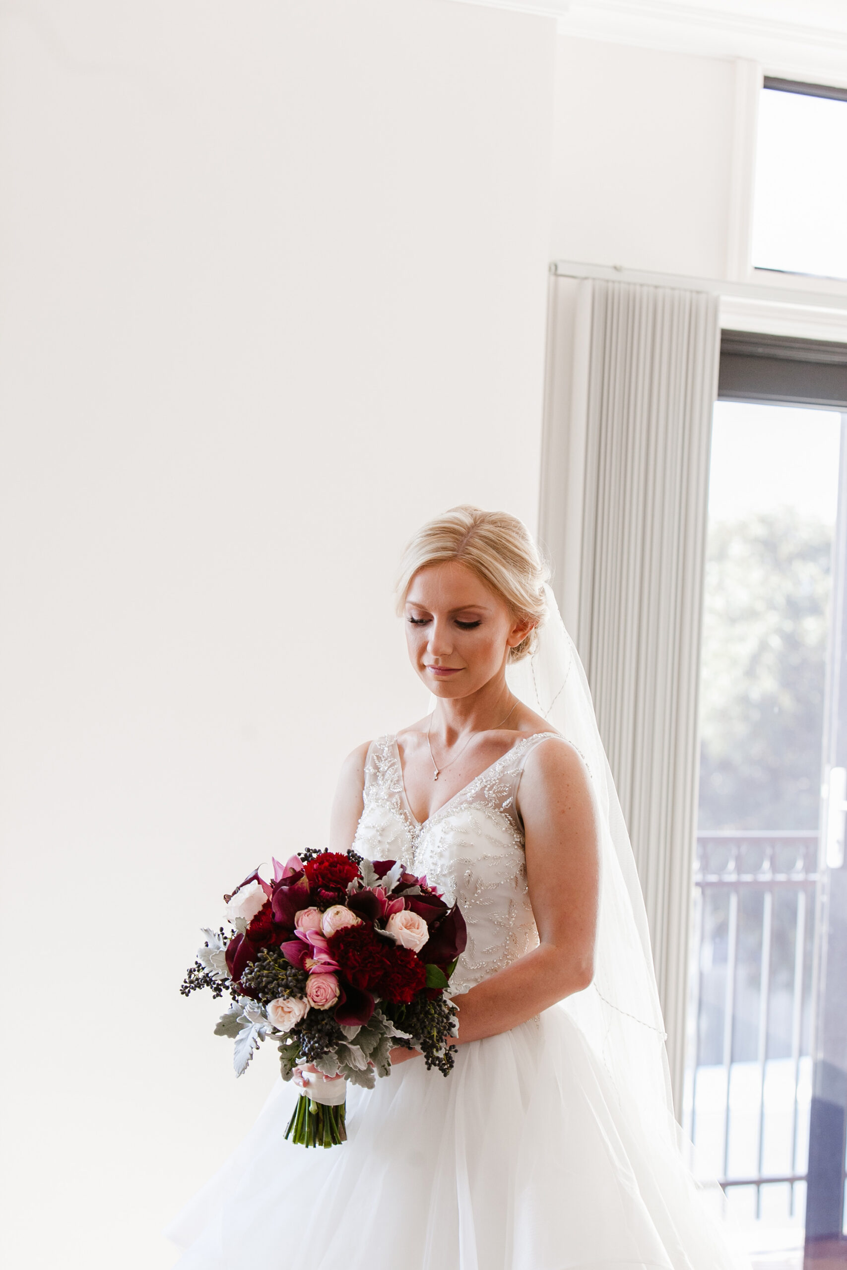 Ruth_Marcel_Romantic-Winter-Wedding_Vanilla-Images_013