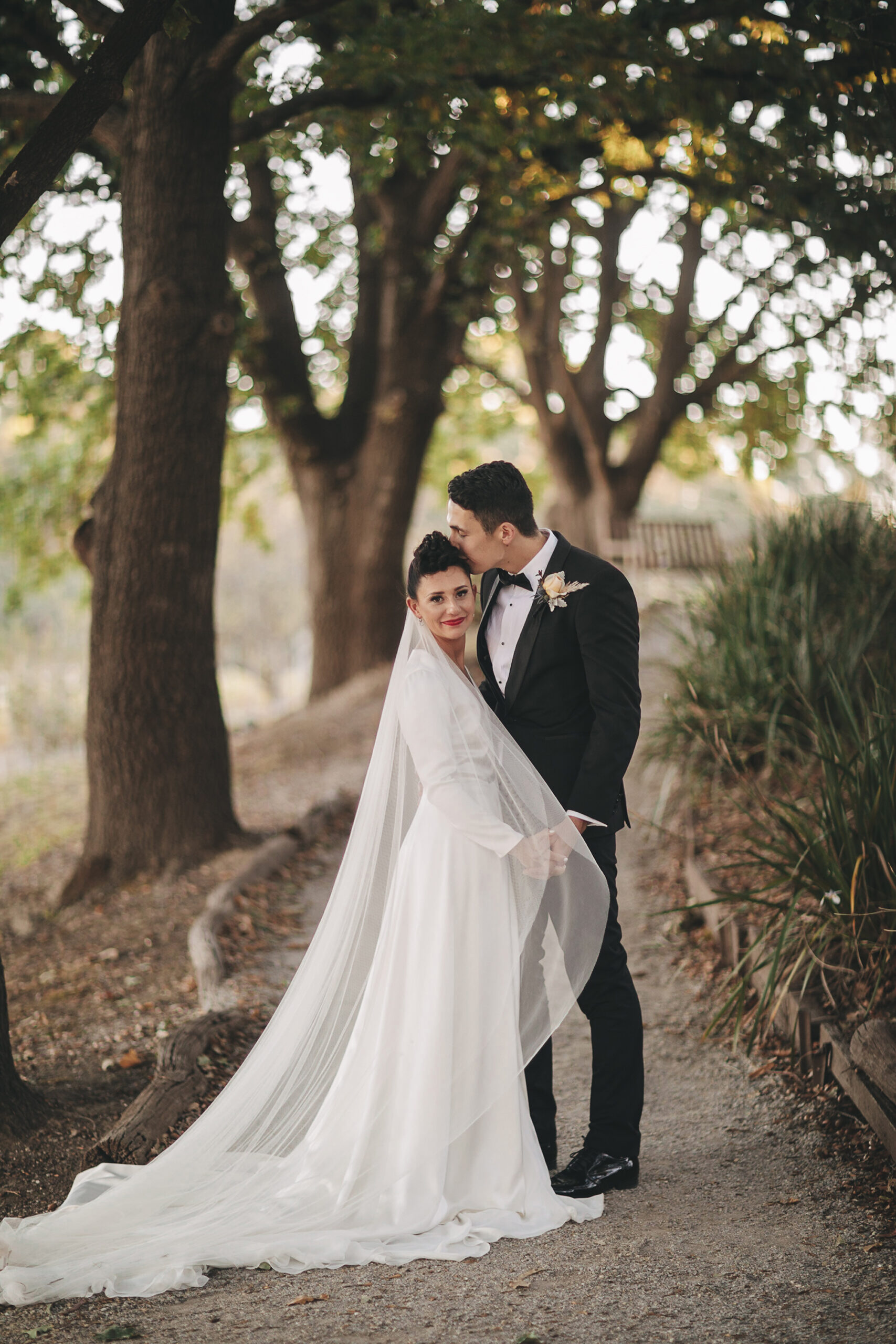 Samantha Mitchell Modern Rustic Wedding Darin Collison Photographer 038 scaled