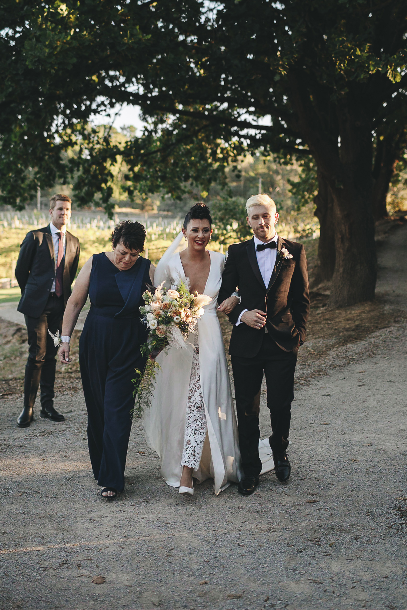 Samantha Mitchell Modern Rustic Wedding Darin Collison Photographer SBS 017