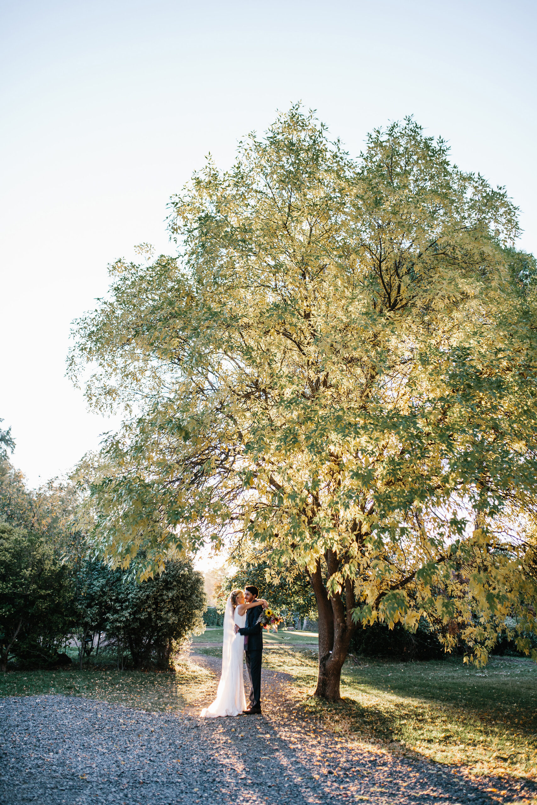 Sandra Esteban Elegant Farm Wedding Camilla Kirk Photography 043 scaled