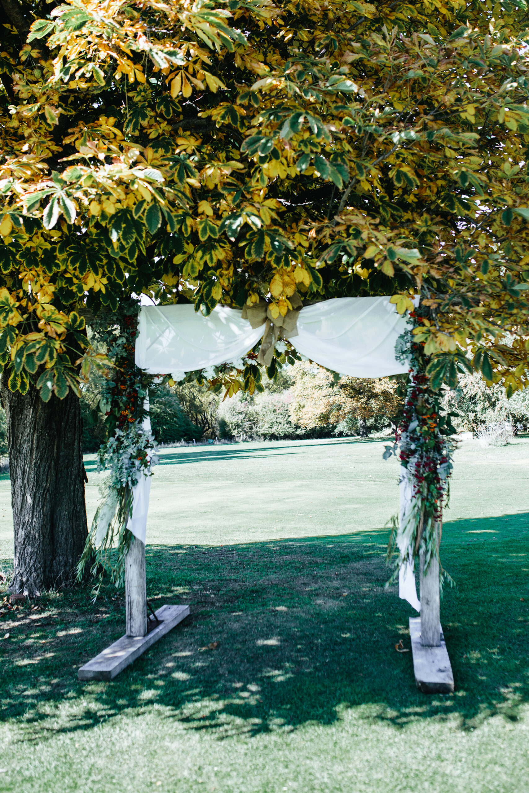 Sandra Esteban Elegant Farm Wedding Camilla Kirk Photography SBS 011 scaled