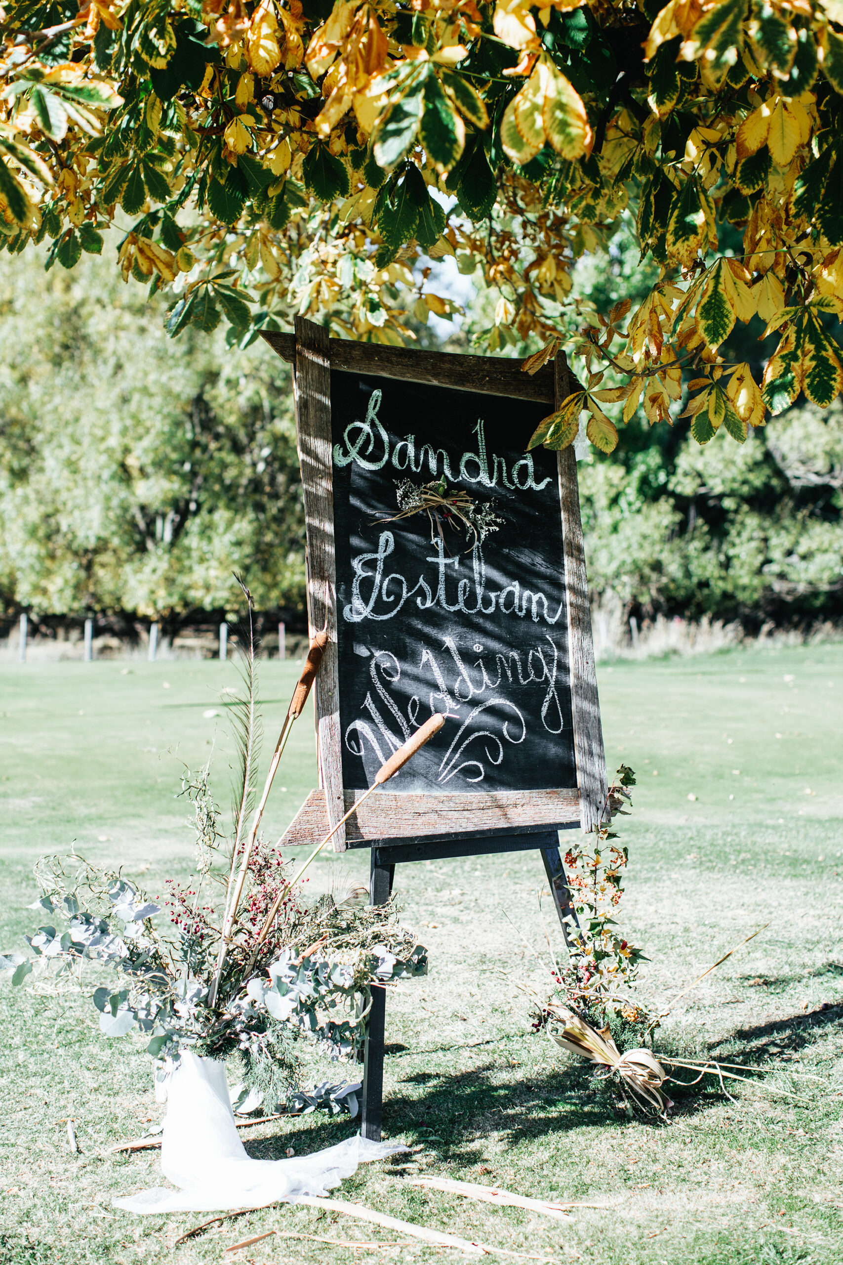 Sandra Esteban Elegant Farm Wedding Camilla Kirk Photography SBS 013 scaled