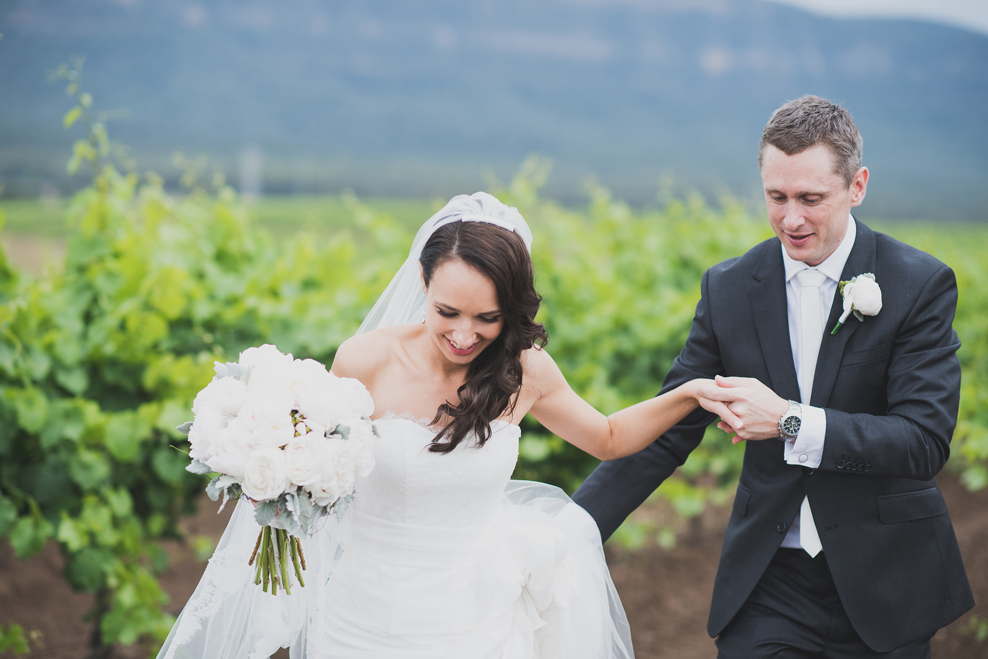 Stephanie_Matt_Rustic-Vineyard-Wedding_024