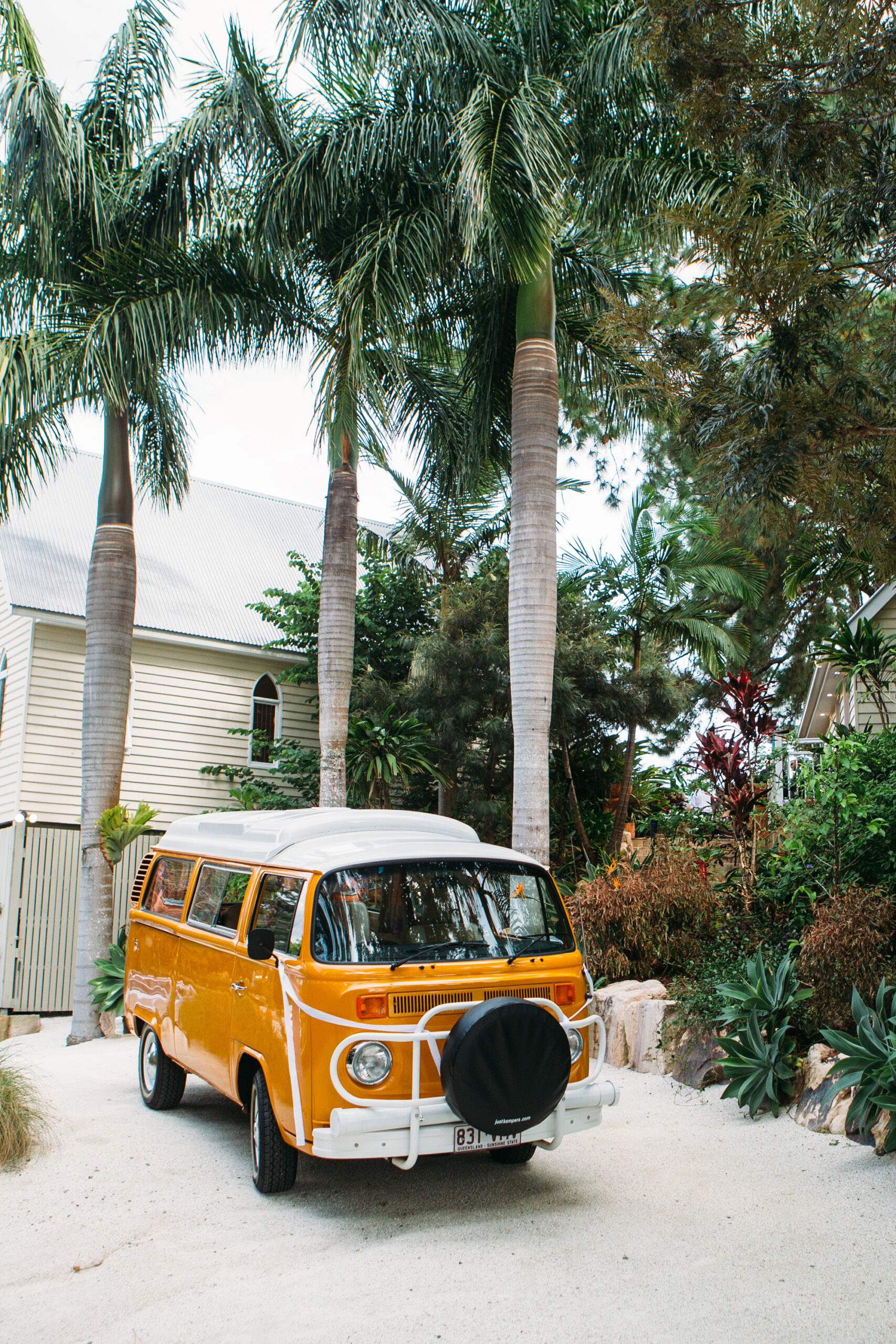 Taryn_Andrew_Vintage-Beach-Wedding-SBS_007