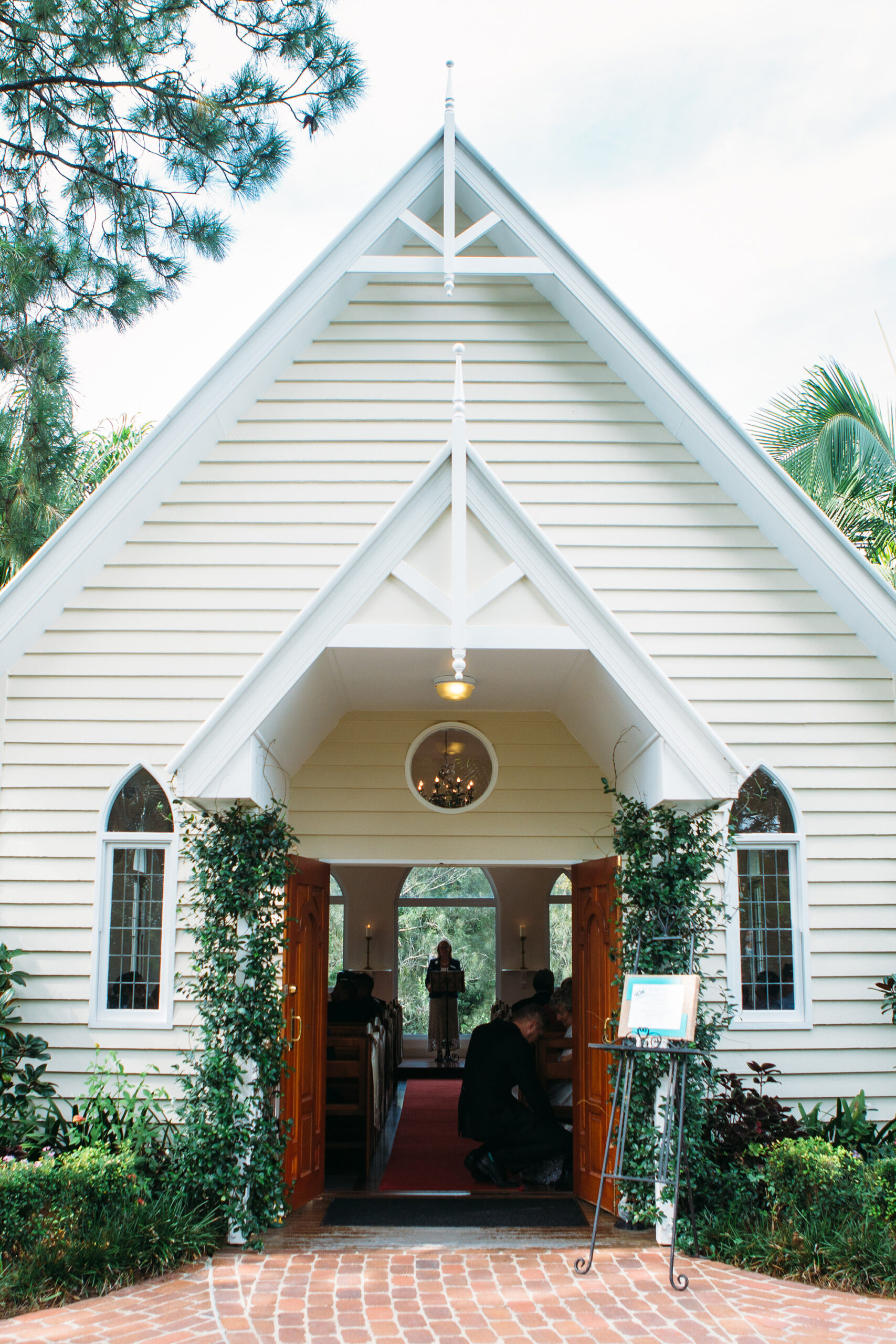 Taryn_Andrew_Vintage-Beach-Wedding-SBS_009