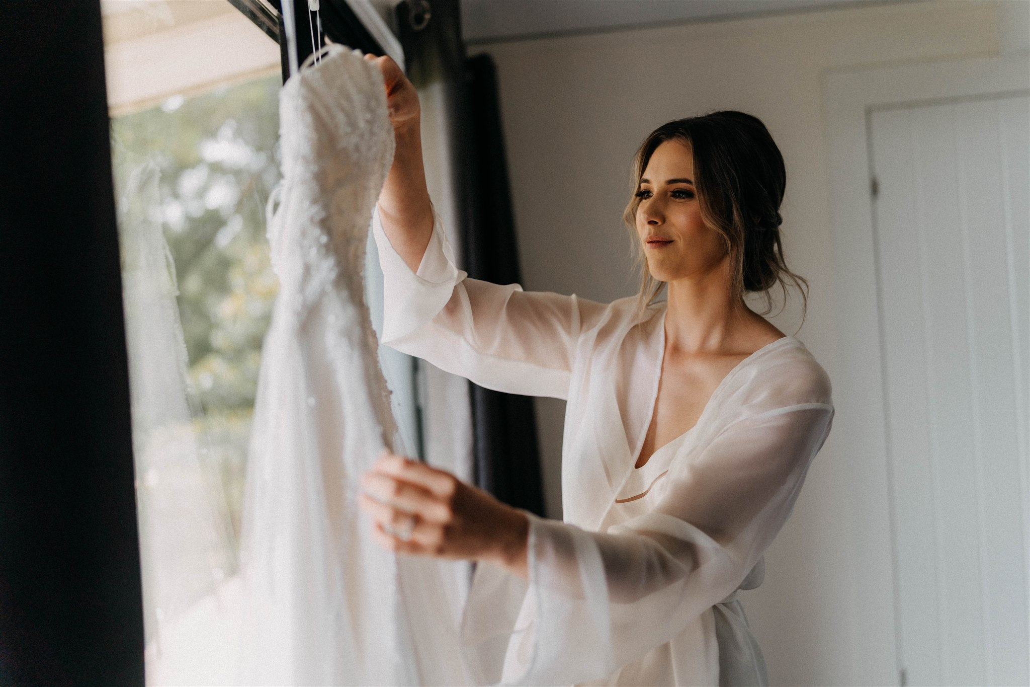 Modern romantic wedding at Yarra Ranges Estate, Victoria. Photo by Single Soul. Lauren and Damir.