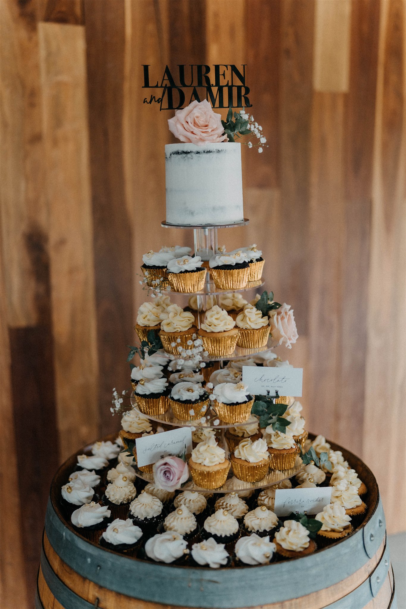 Modern romantic wedding at Yarra Ranges Estate, Victoria. Photo by Single Soul. Lauren and Damir.