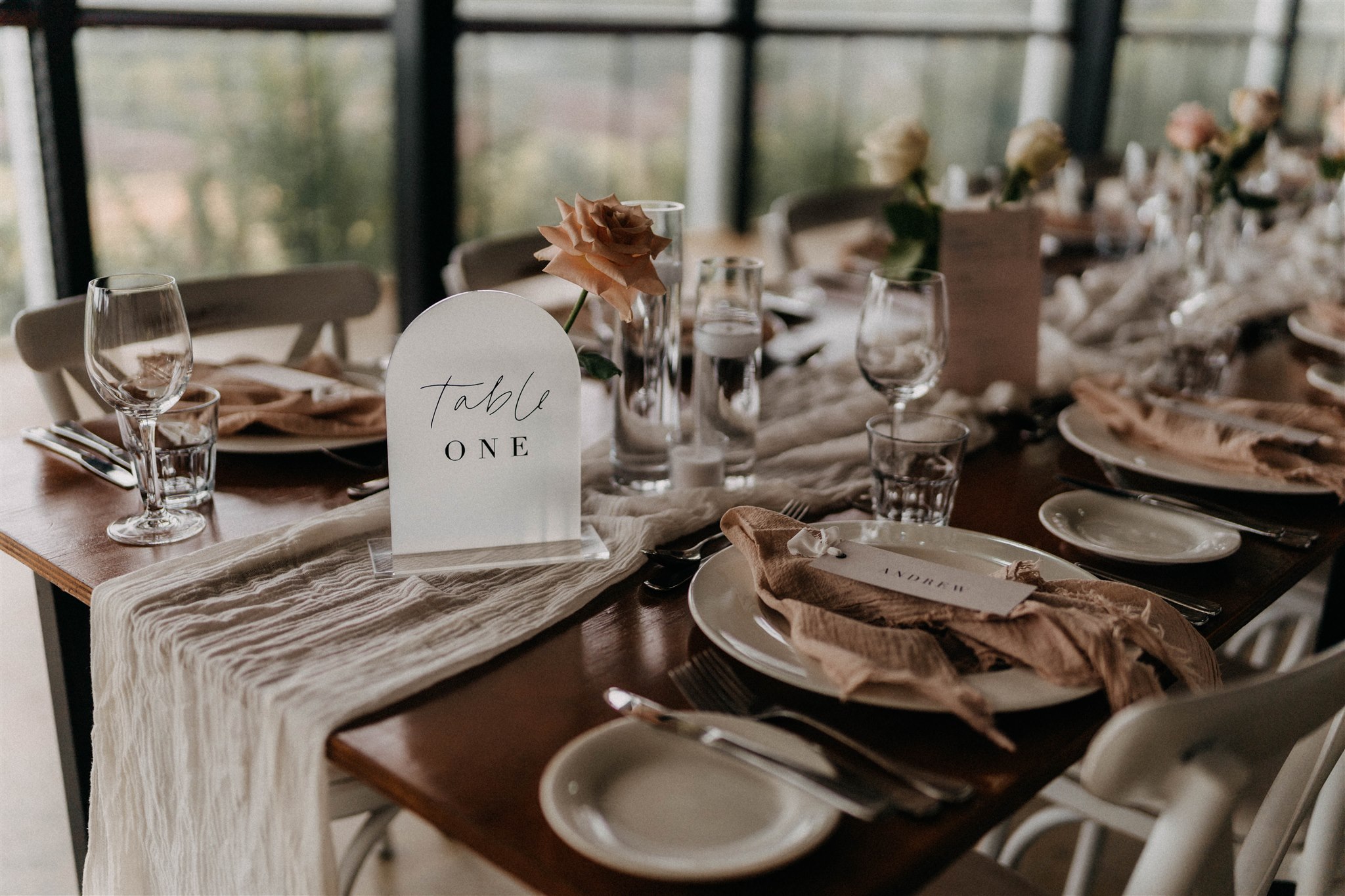 Modern romantic wedding at Yarra Ranges Estate, Victoria. Photo by Single Soul. Lauren and Damir.