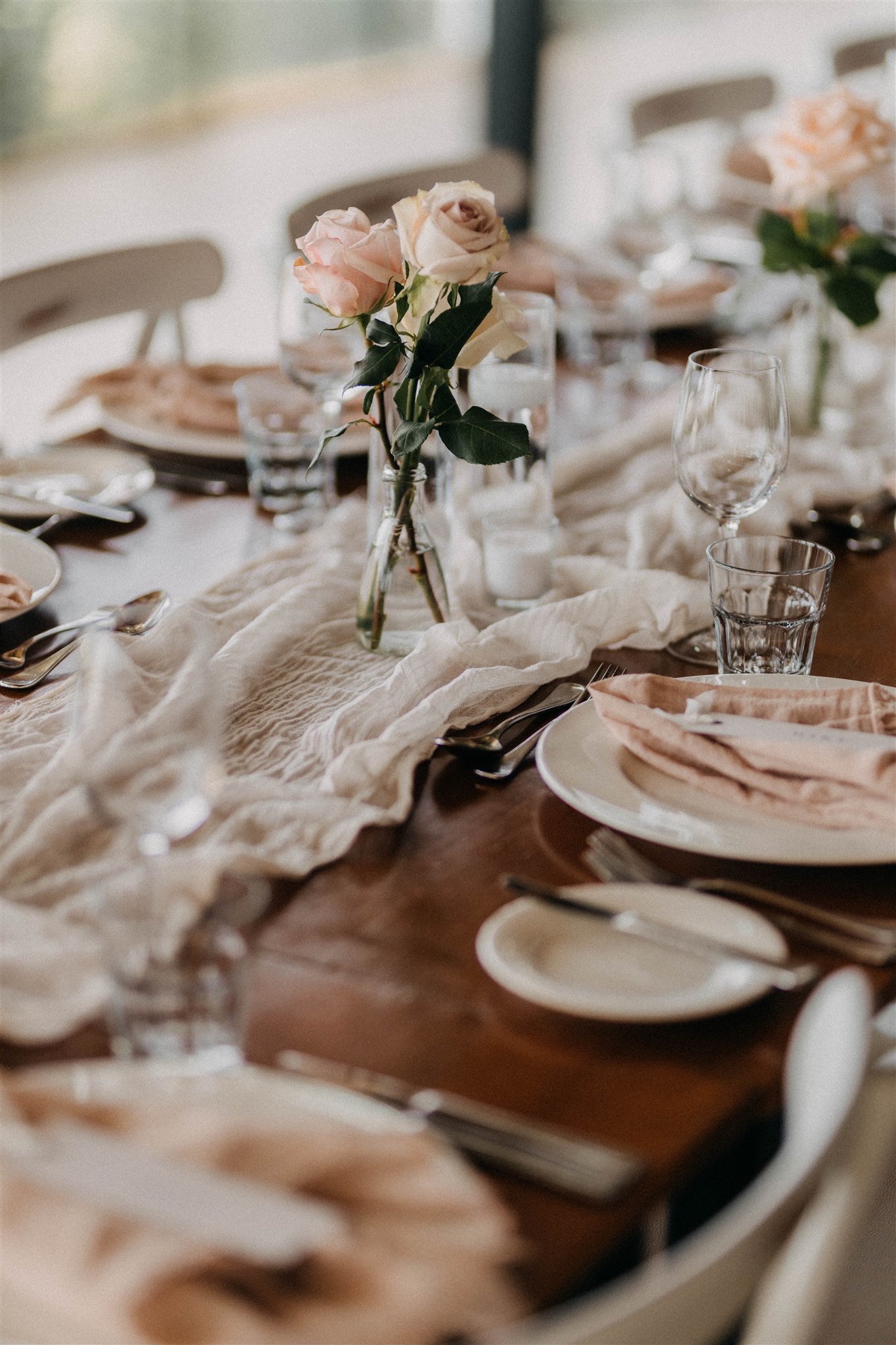 Modern romantic wedding at Yarra Ranges Estate, Victoria. Photo by Single Soul. Lauren and Damir.