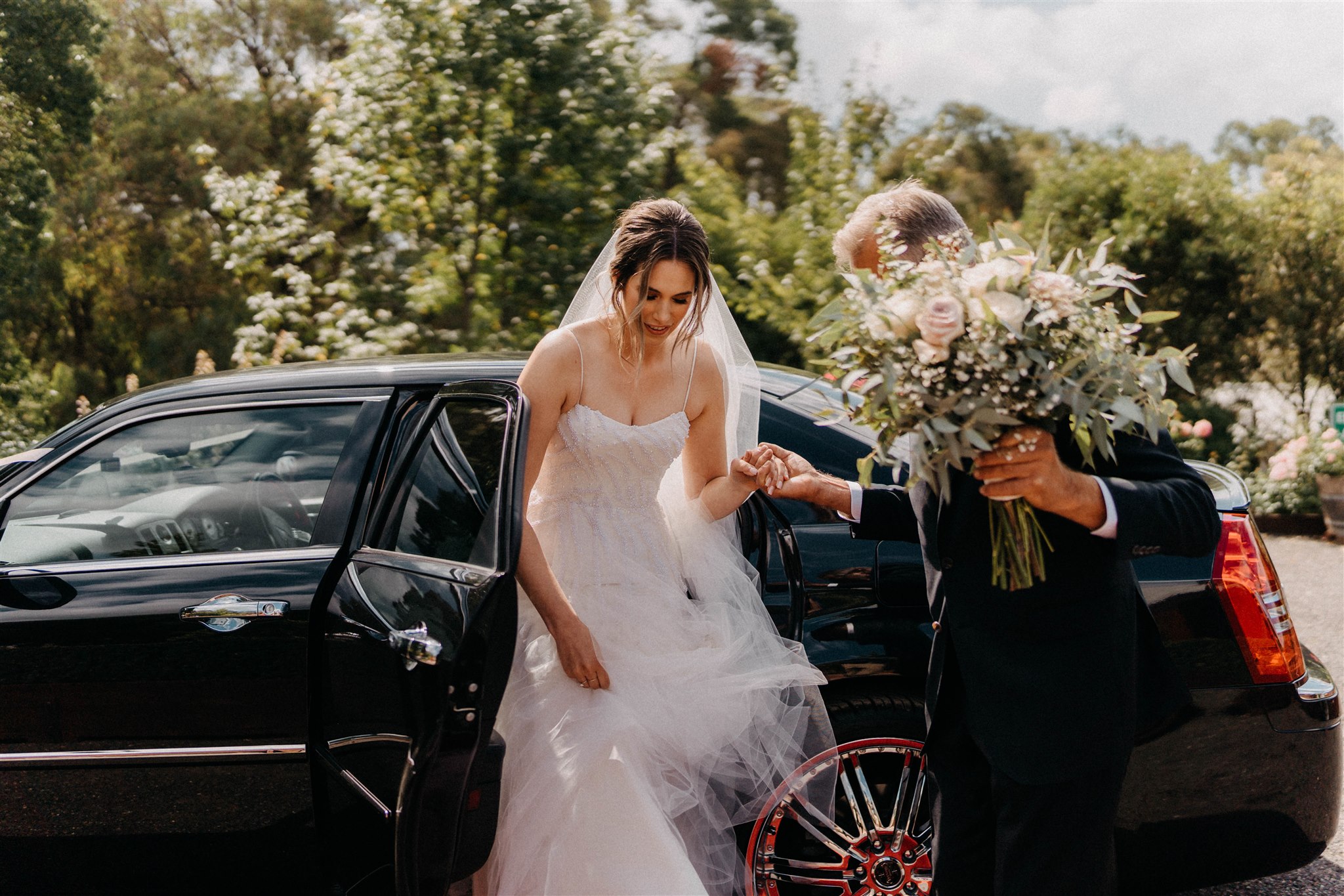 Modern romantic wedding at Yarra Ranges Estate, Victoria. Photo by Single Soul. Lauren and Damir.