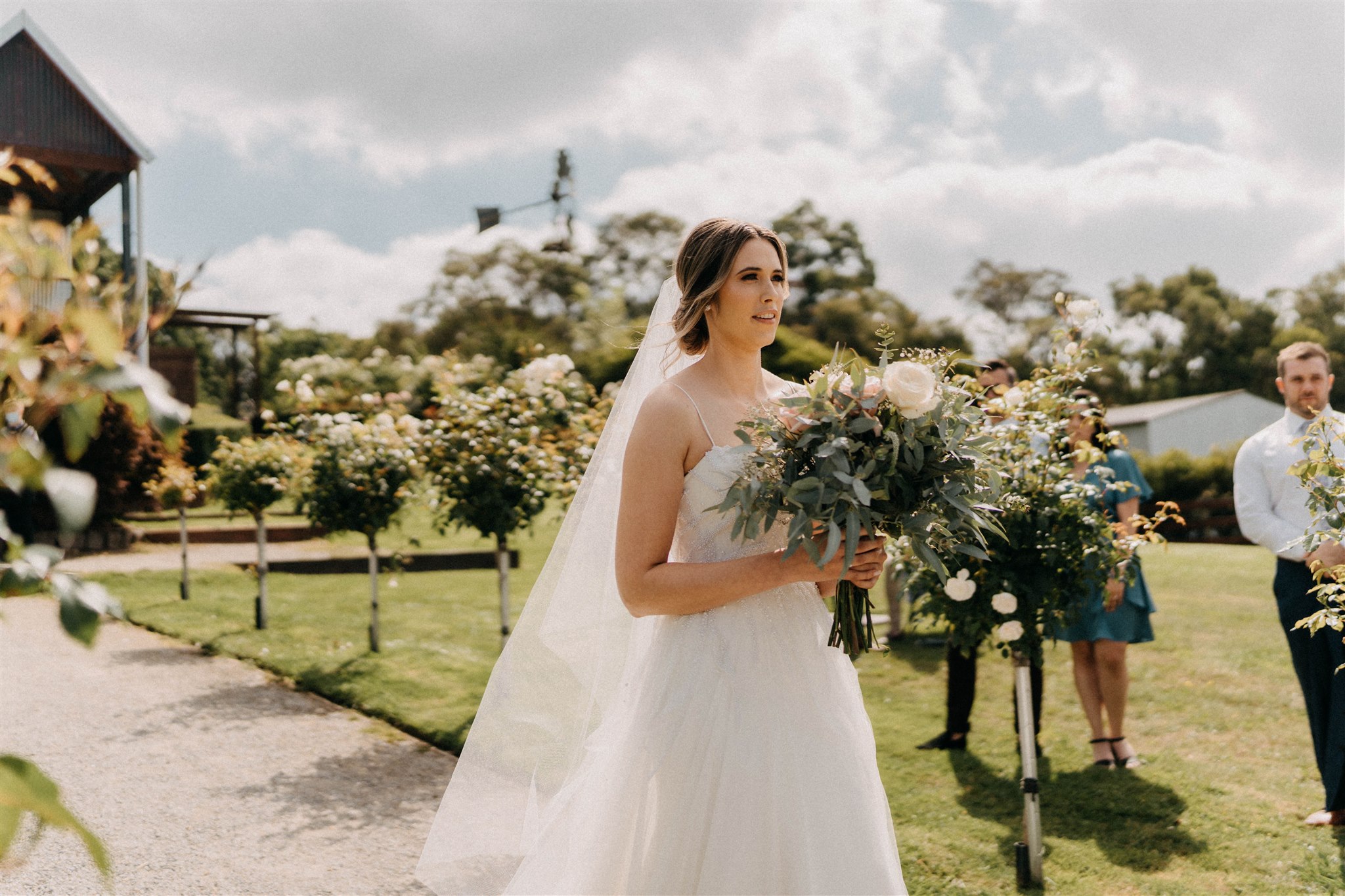 Modern romantic wedding at Yarra Ranges Estate, Victoria. Photo by Single Soul. Lauren and Damir.