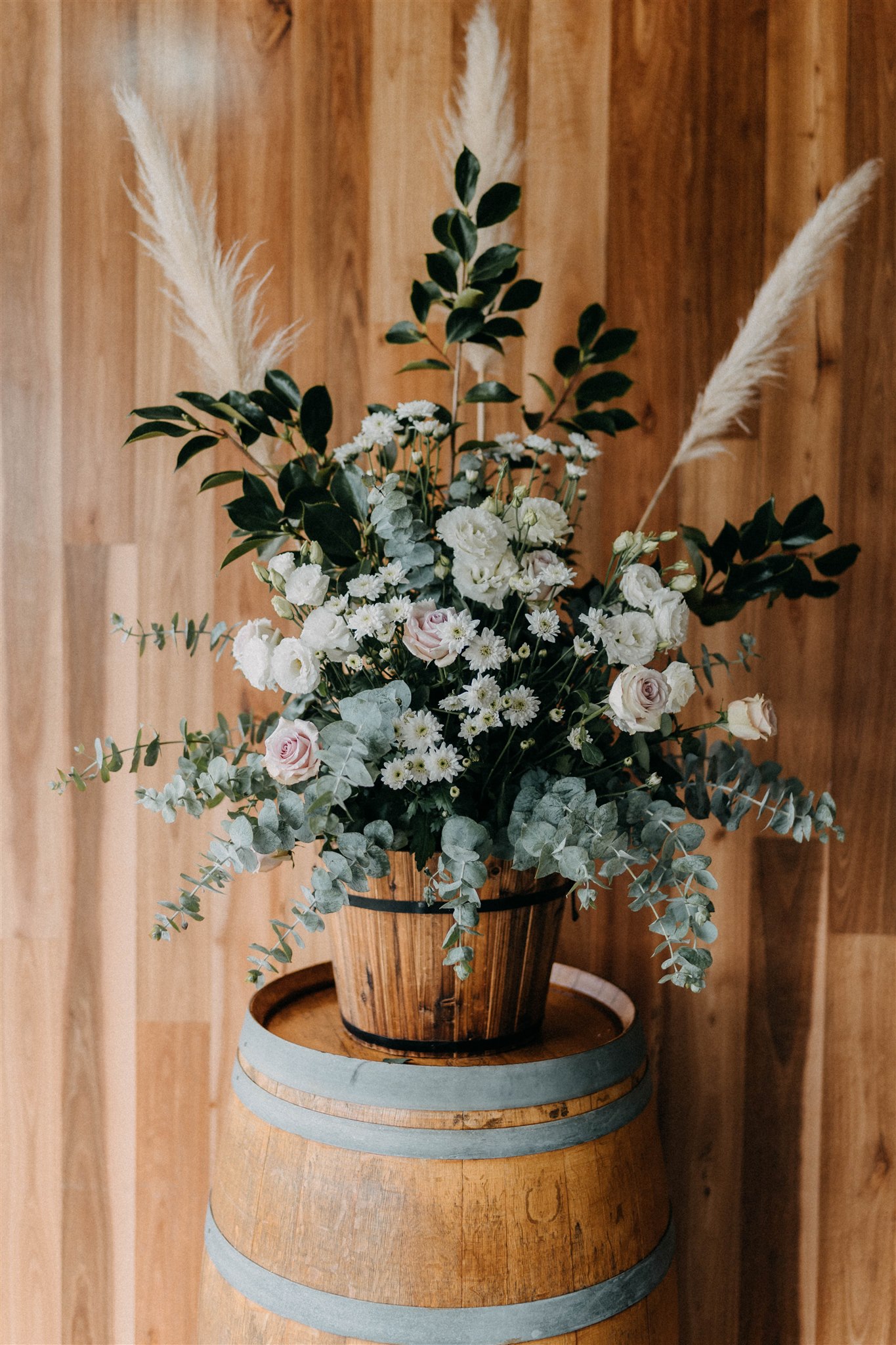 Modern romantic wedding at Yarra Ranges Estate, Victoria. Photo by Single Soul. Lauren and Damir.