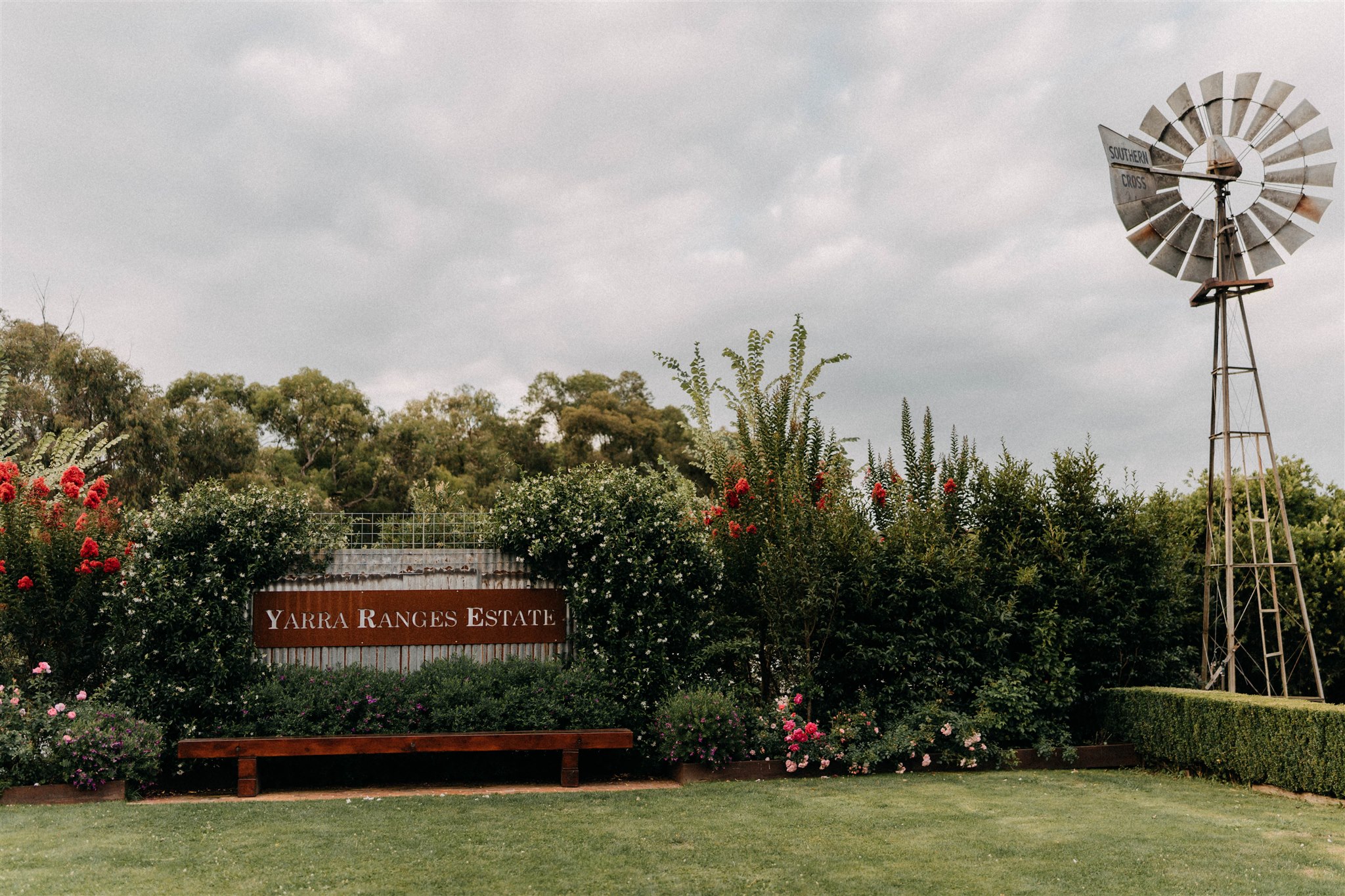 Modern romantic wedding at Yarra Ranges Estate, Victoria. Photo by Single Soul. Lauren and Damir.