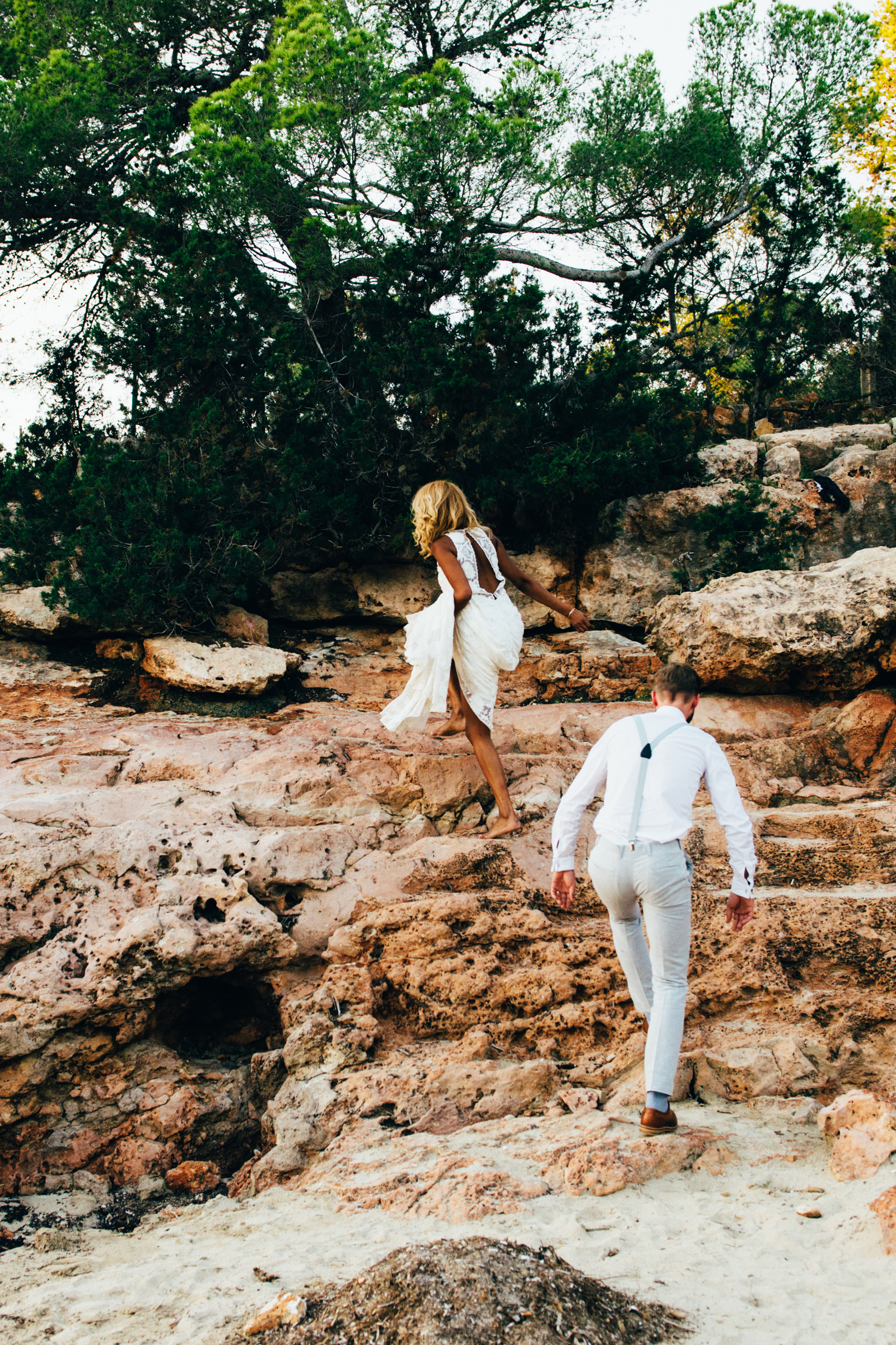 Agee_Mat_Simple-Bohemian-Beach-Wedding_Allison-Dewey-Photography_SBS_022