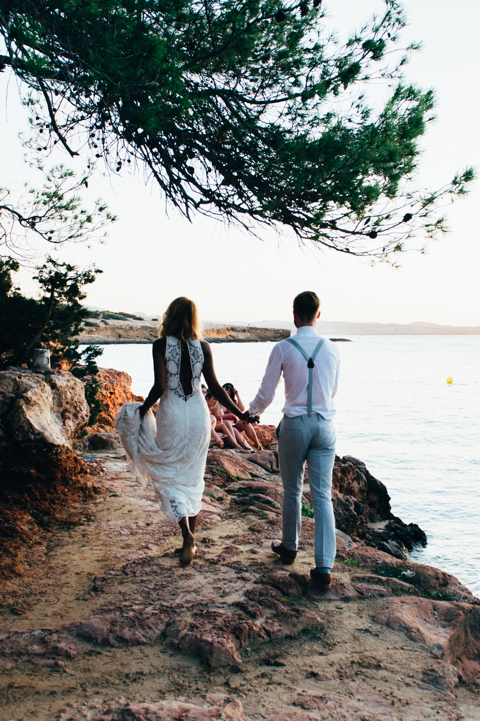 Agee_Mat_Simple-Bohemian-Beach-Wedding_Allison-Dewey-Photography_SBS_023