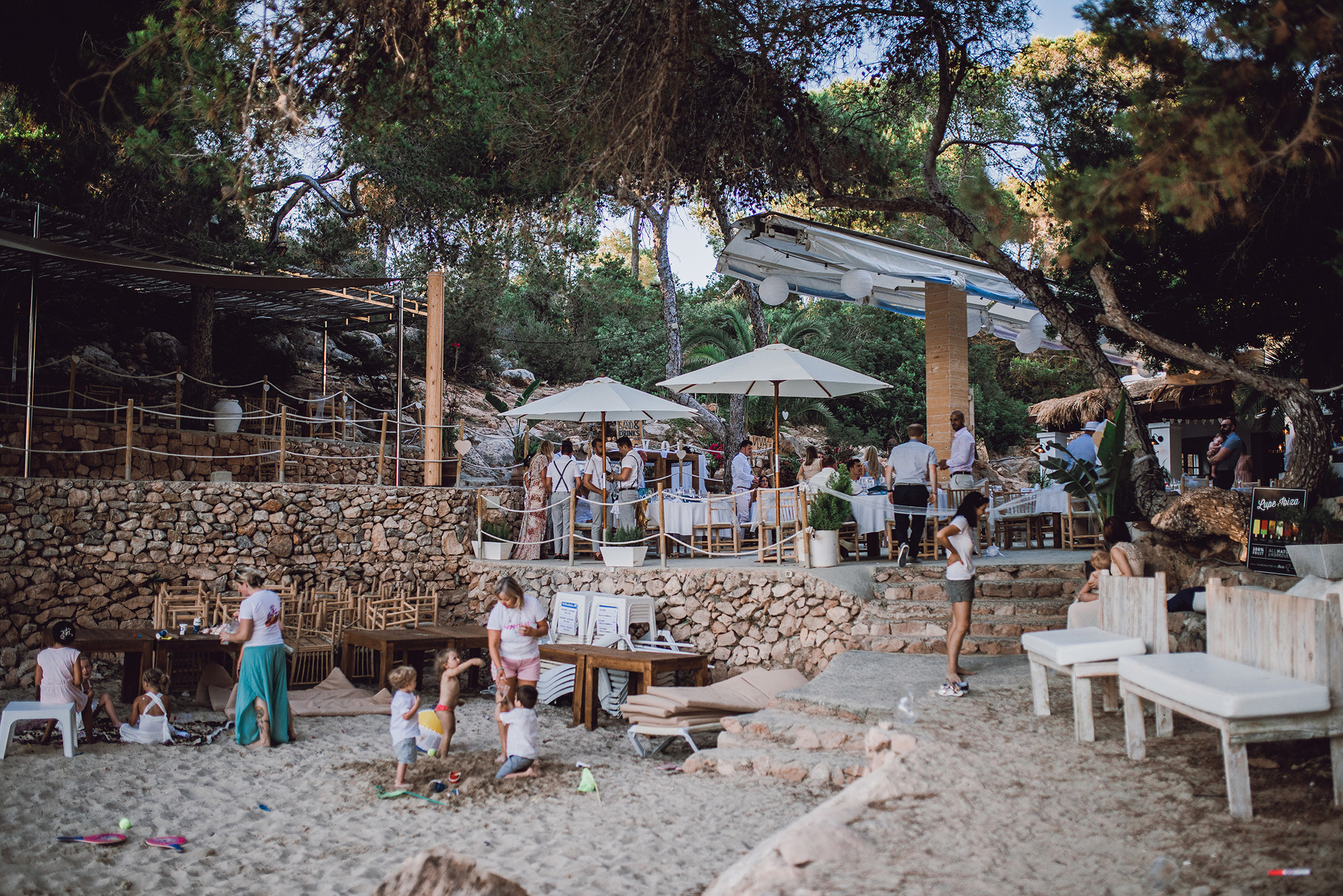 Amy and Peter design child-friendly boho beach wedding | Easy Weddings