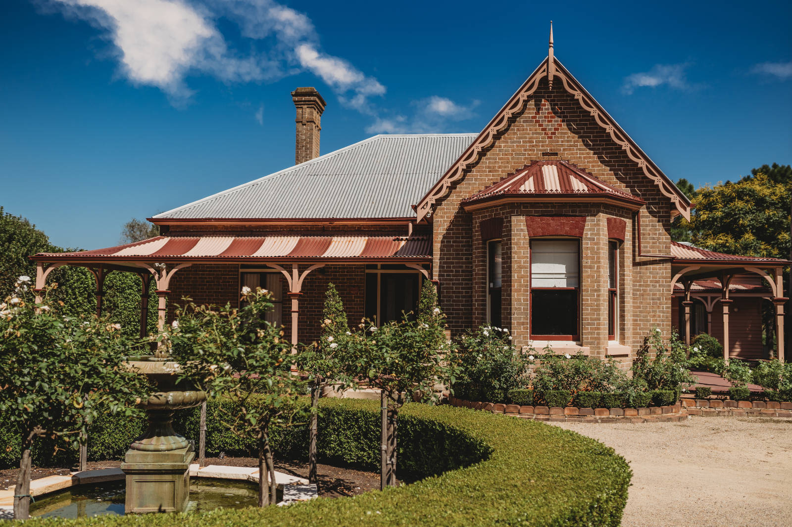 Burnham Grove Estate elopement for Jess and Andrew, Camden NSW, photographed by Puzzleman Productions.