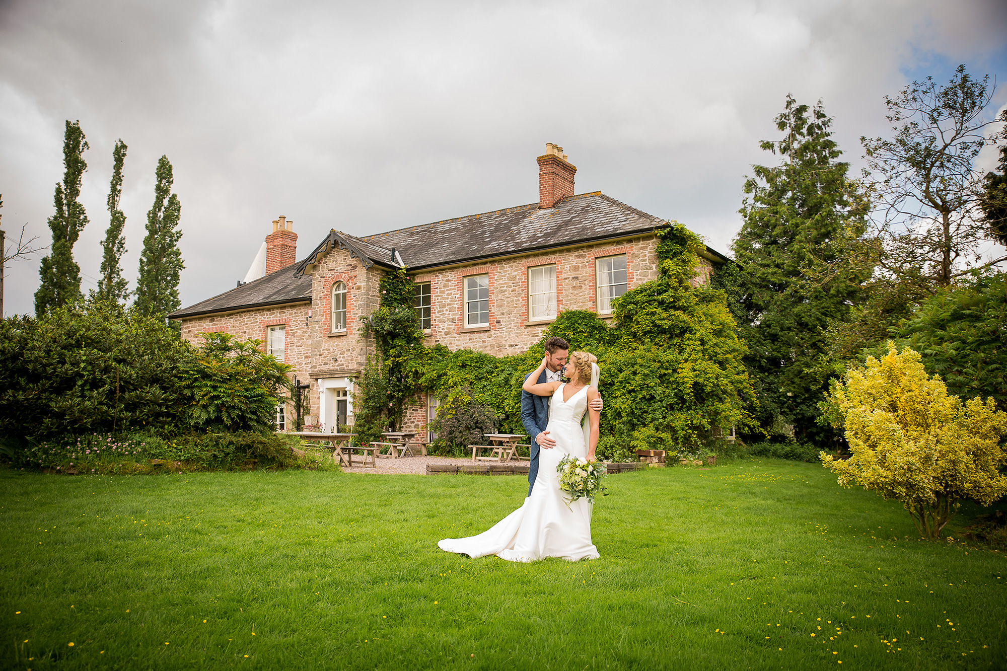 Cat Matt Relaxed Barn Wedding Nicholas Rogers Photography 027