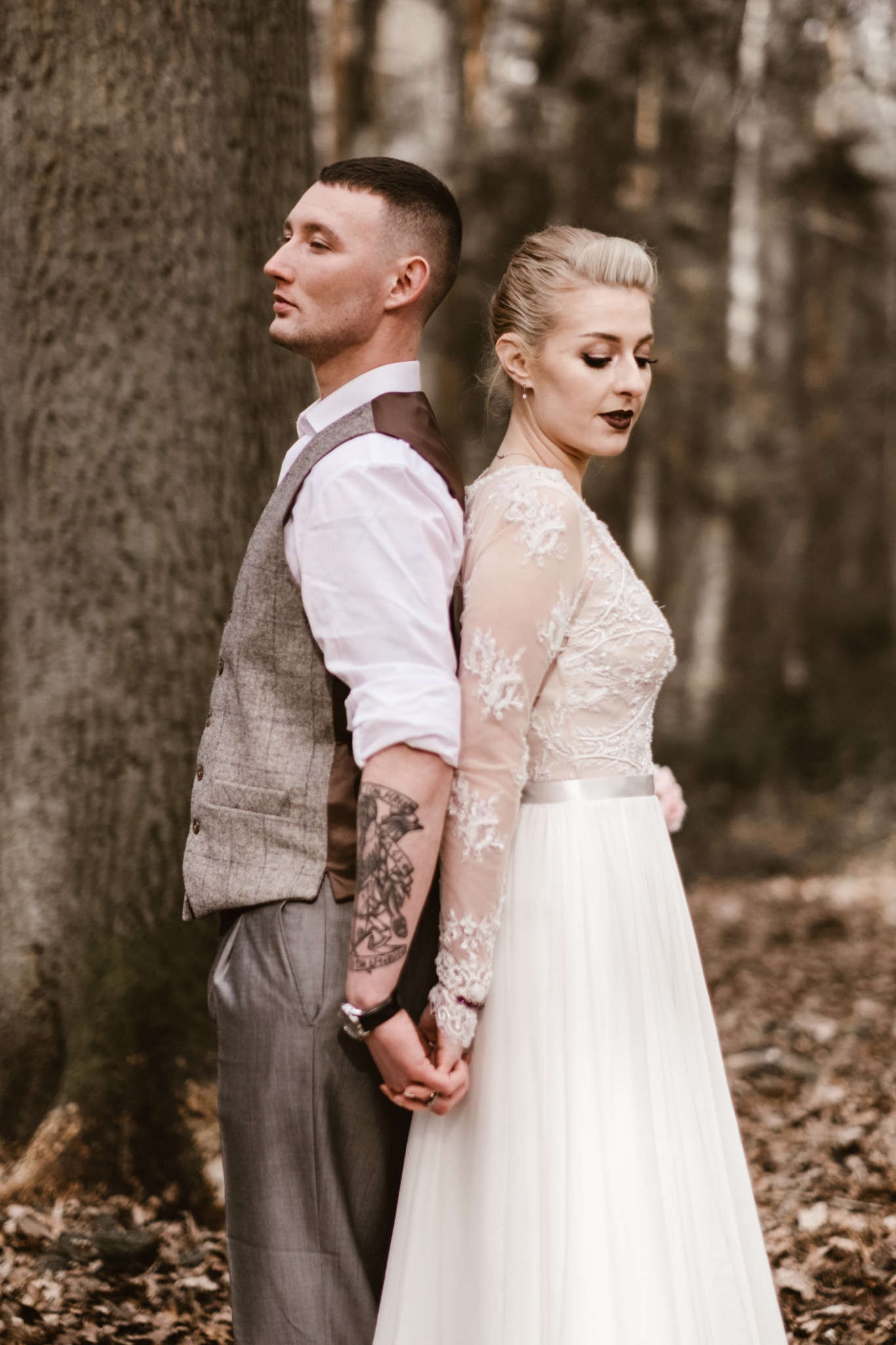 Dark-Romantic-Woodland_Wedding-Inspiration_Photography-by-Grace-Hill_034