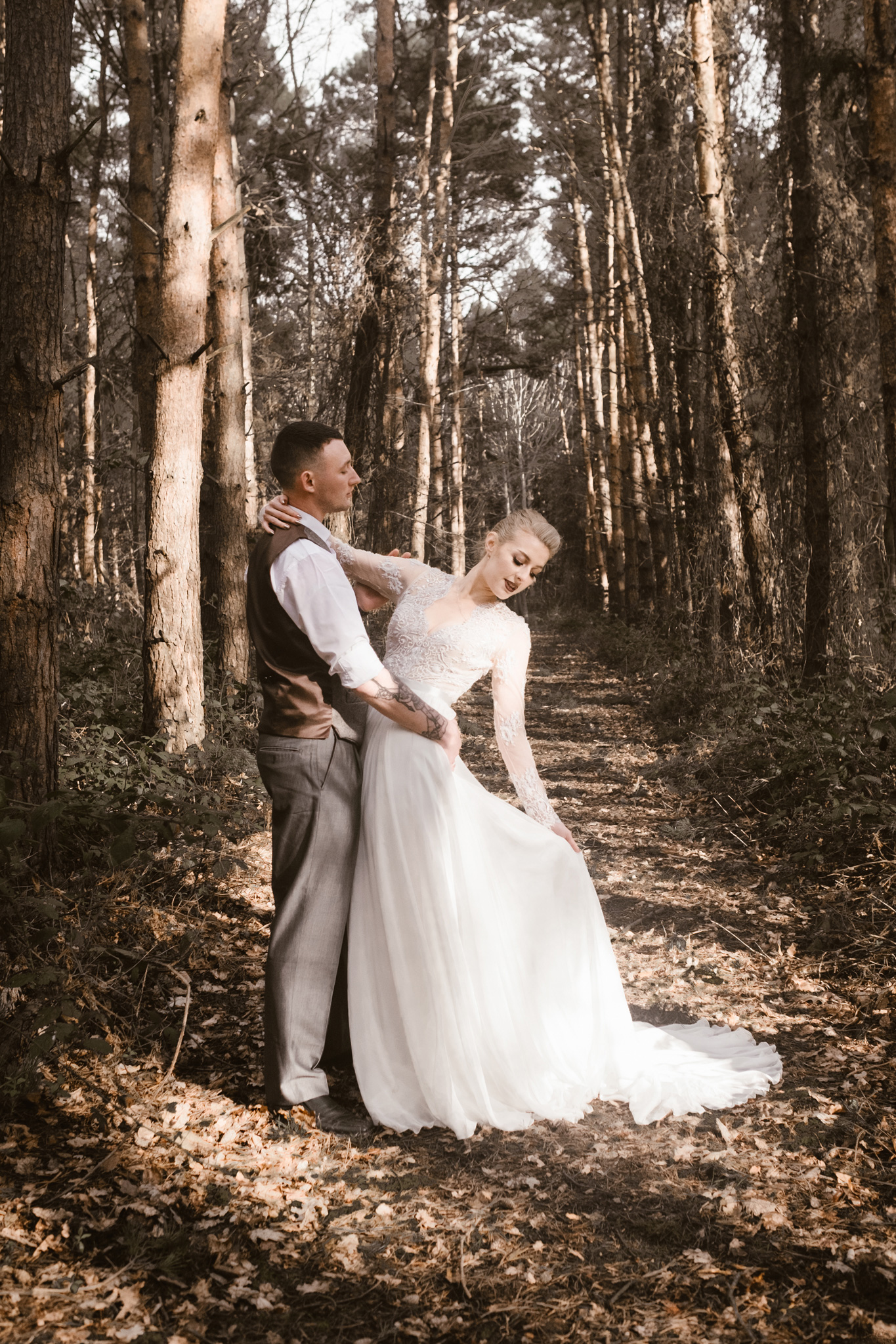 Dark-Romantic-Woodland_Wedding-Inspiration_Photography-by-Grace-Hill_041