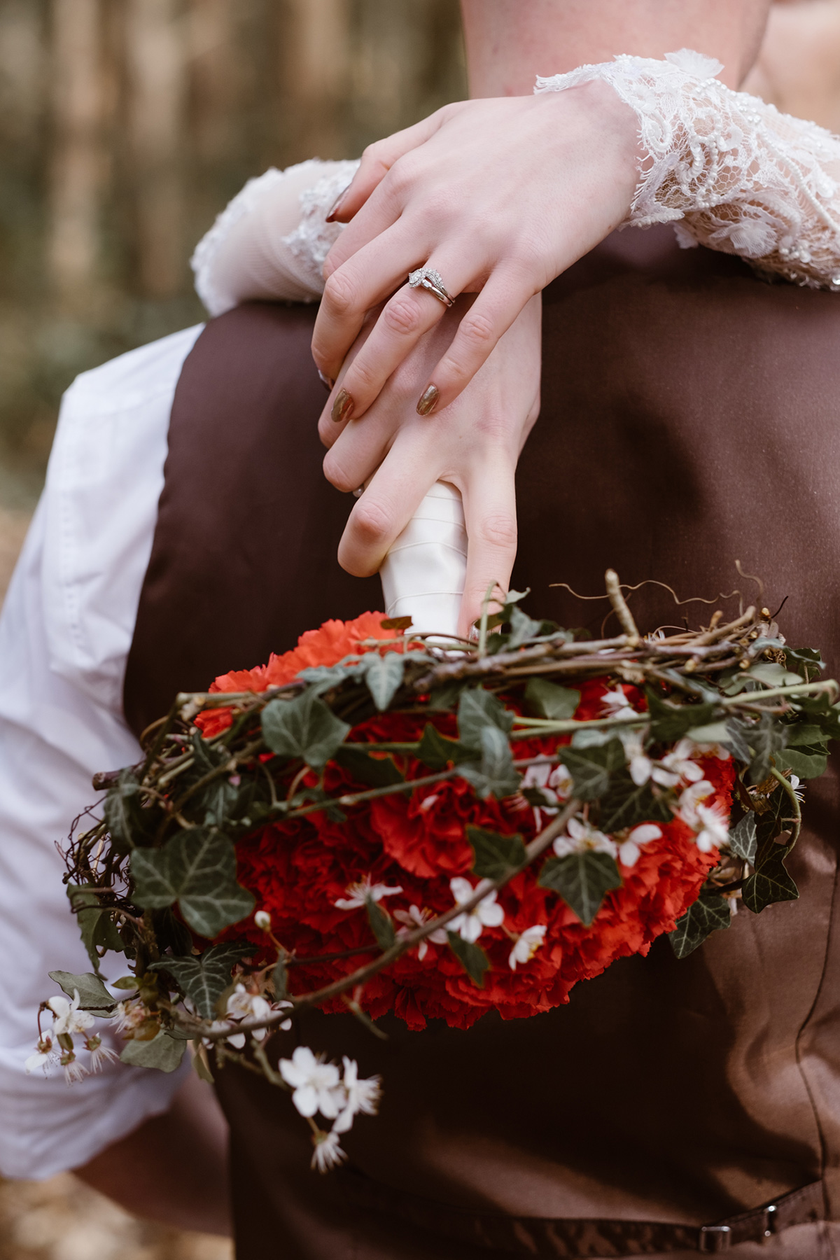 Dark-Romantic-Woodland_Wedding-Inspiration_Photography-by-Grace-Hill_SBS_031