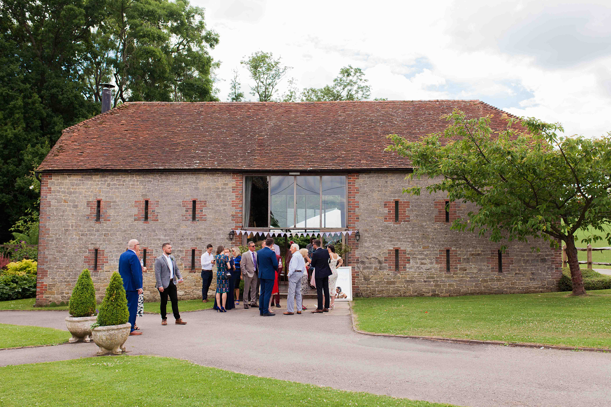 Demi_Kyle_Rustic-Barn-Wedding_Hannah-Frances-Photography_014