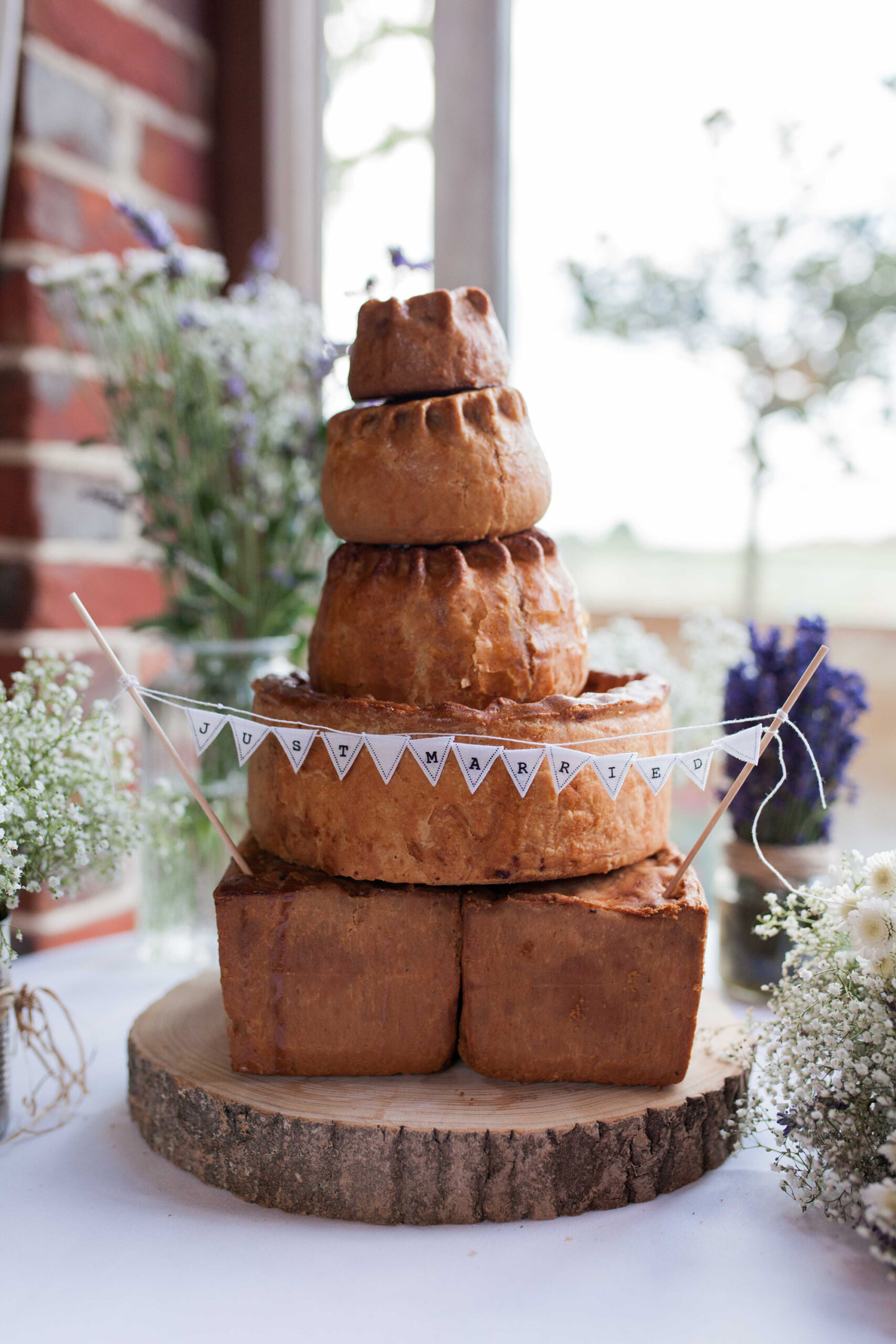 Demi_Kyle_Rustic-Barn-Wedding_Hannah-Frances-Photography_039