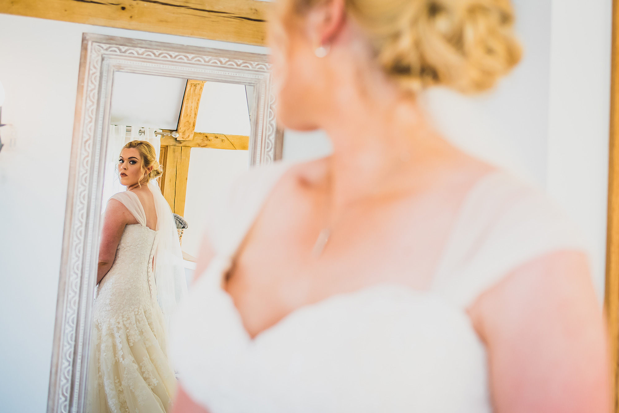 Ellie Andy Rustic Barn Wedding Damien Vickers Photography 016