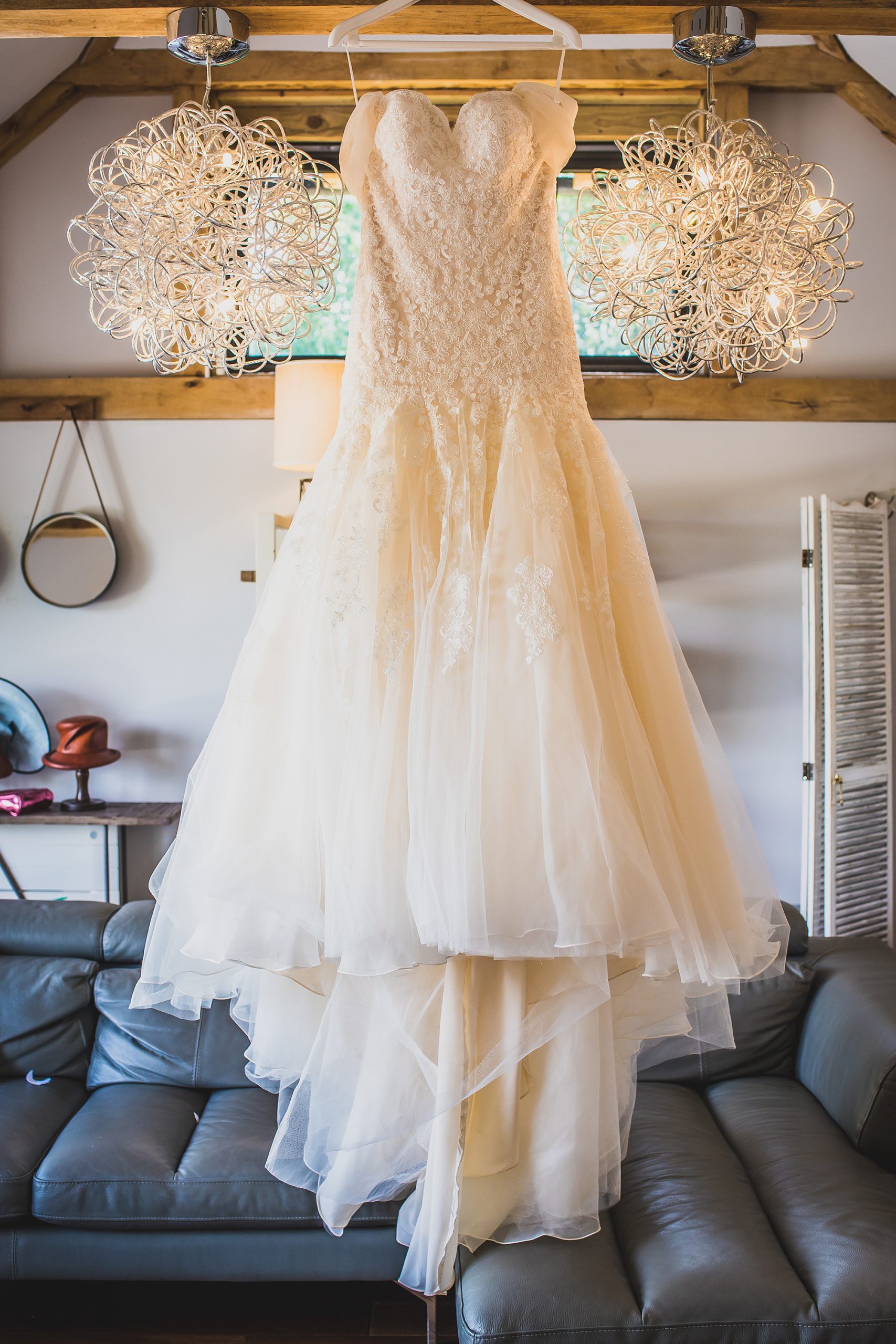 Ellie Andy Rustic Barn Wedding Damien Vickers Photography SBS 006 scaled