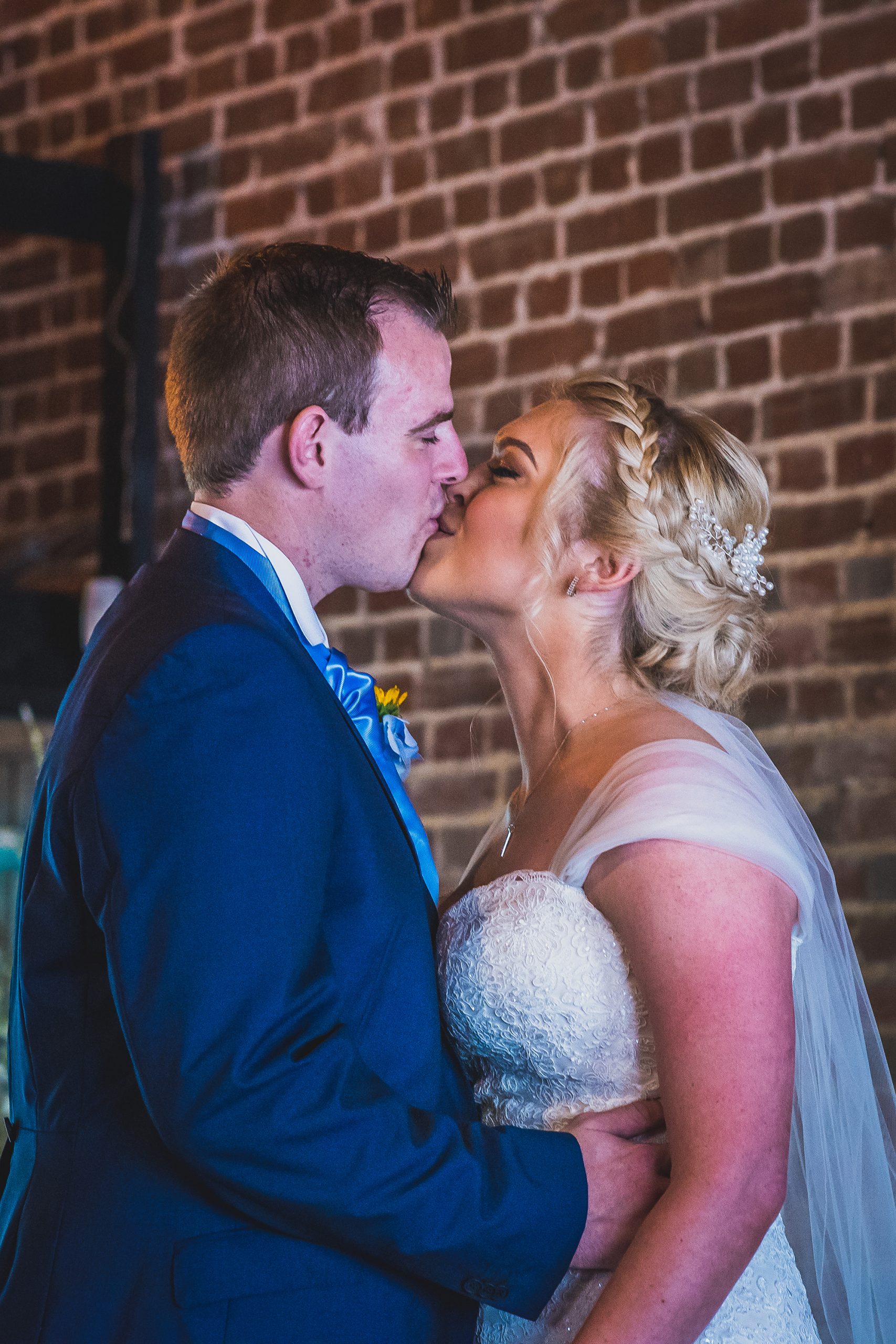 Ellie Andy Rustic Barn Wedding Damien Vickers Photography SBS 012 scaled